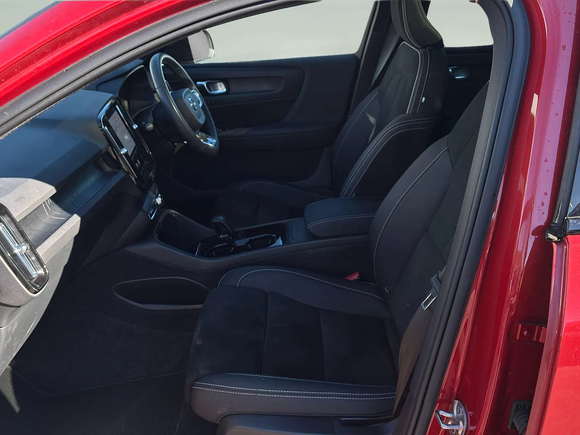 2023 VOLVO C40 2023 VOLVO C40