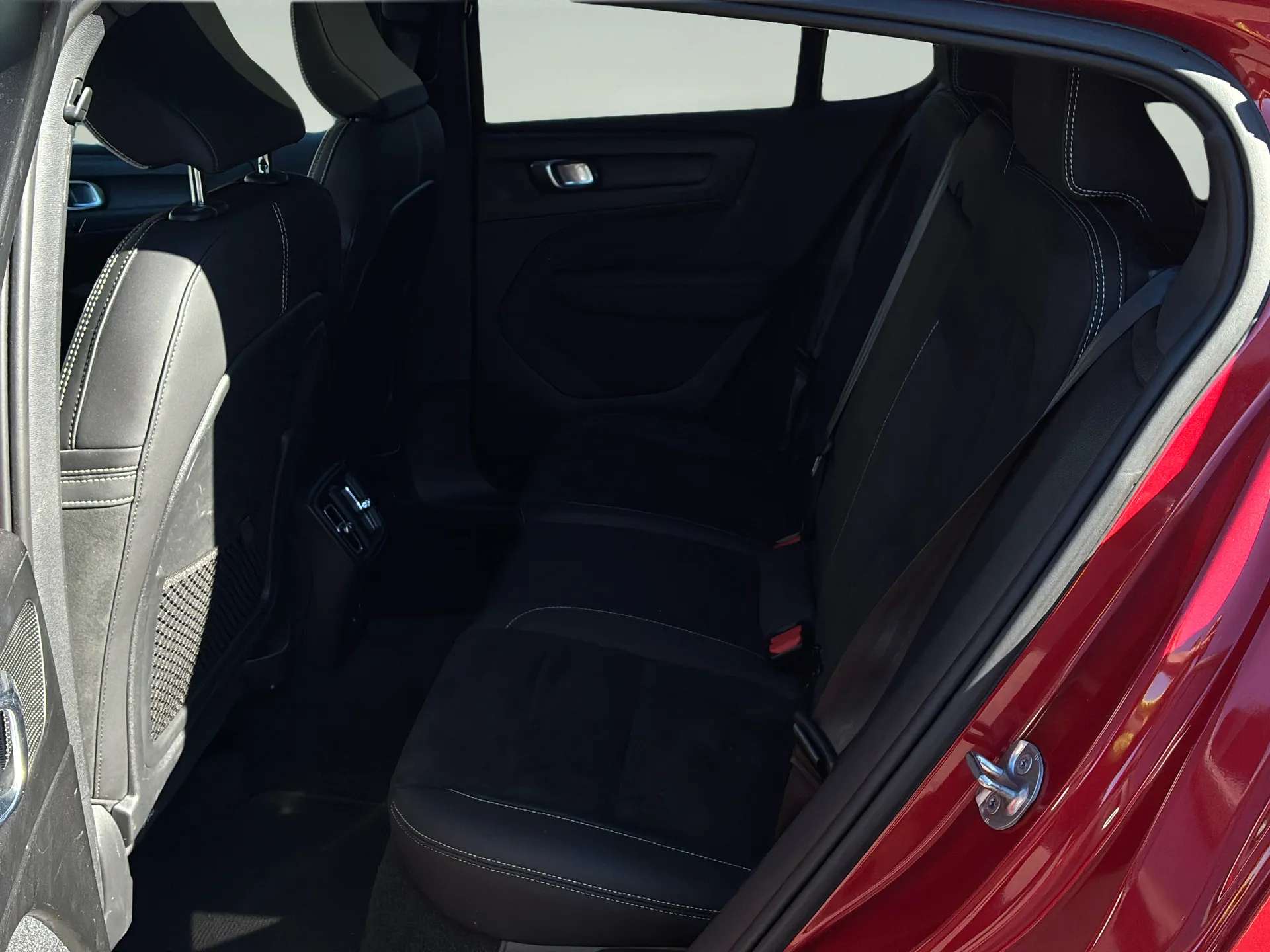 2023 VOLVO C40 2023 VOLVO C40