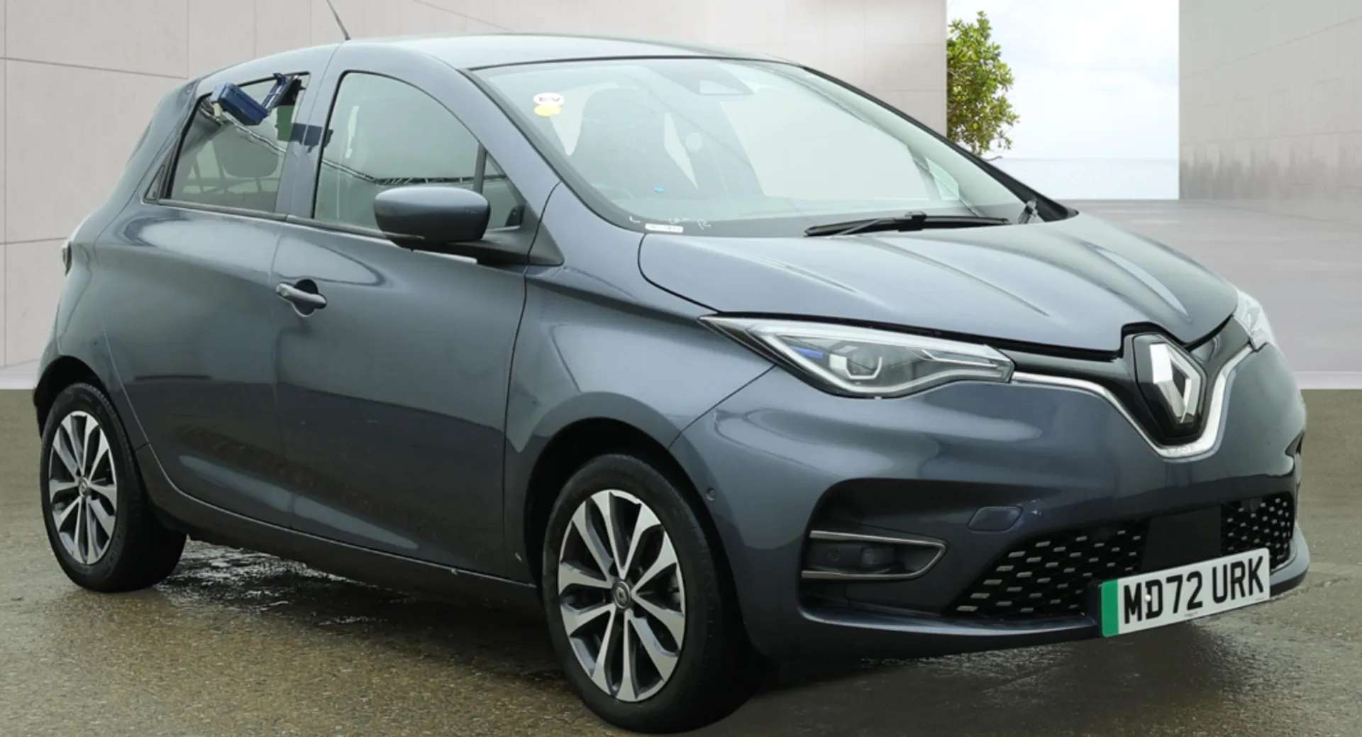 A 2022 RENAULT ZOE 100kW GT Line + R135 50kWh Rapid Charge 5dr Auto [ Winter Pack , Rear view parking camera , Wireless charger , Heated leather steering wheel , 16" Dia A 2022 RENAULT ZOE 100kW GT Line + R135 50kWh Rapid Charge 5dr Auto [ Winter Pack , Rear view parking camera , Wireless charger , Heated leather steering wheel , 16" Dia