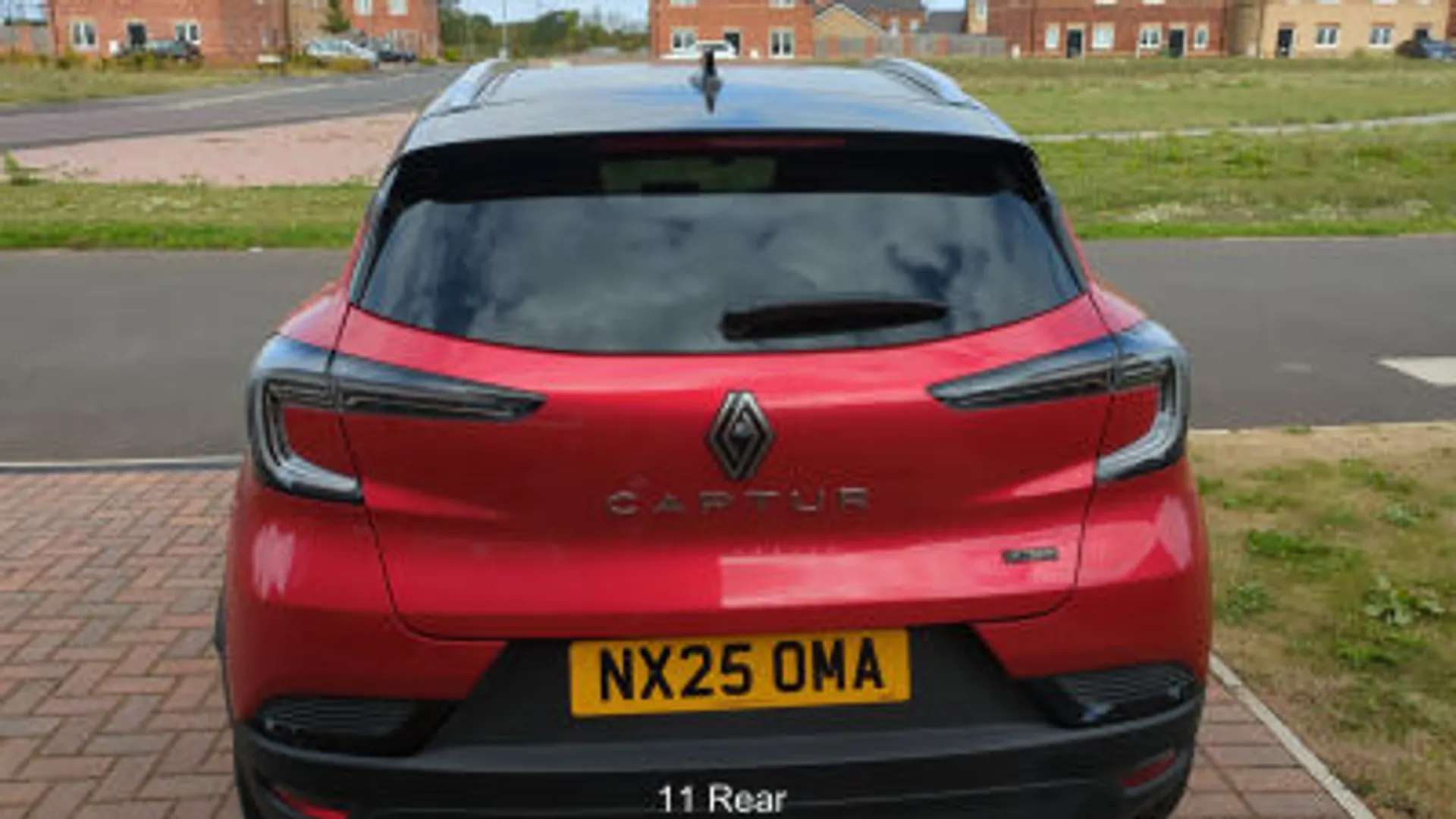 A 2025 RENAULT CAPTUR 1.6 E-Tech Full Hybrid 145 Techno 5dr Auto [Traffic sign recognition, 18" Black hole alloy wheels, Automatic climate control with one touch demist fun A 2025 RENAULT CAPTUR 1.6 E-Tech Full Hybrid 145 Techno 5dr Auto [Traffic sign recognition, 18" Black hole alloy wheels, Automatic climate control with one touch demist fun
