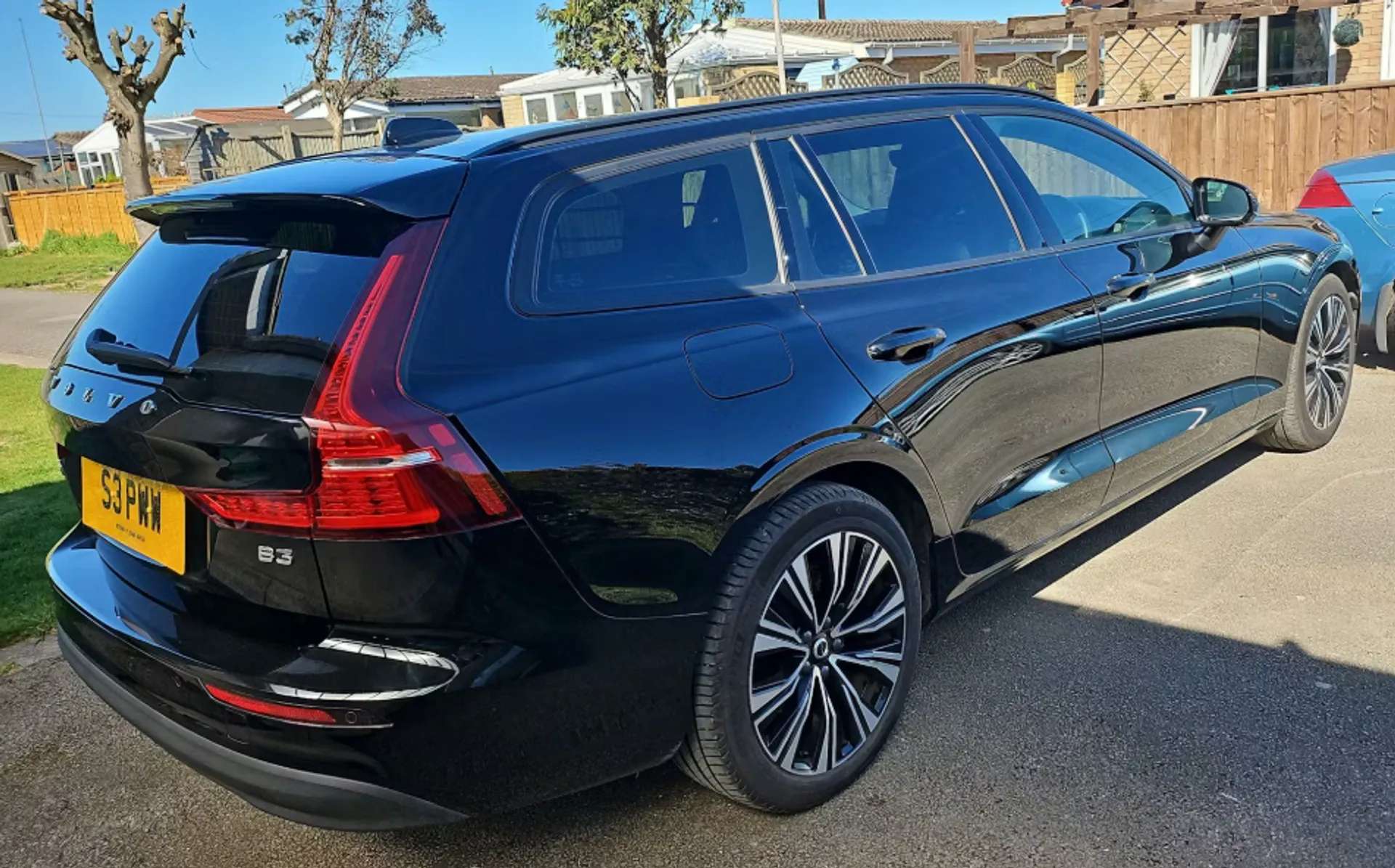 2023 VOLVO V60 2023 VOLVO V60