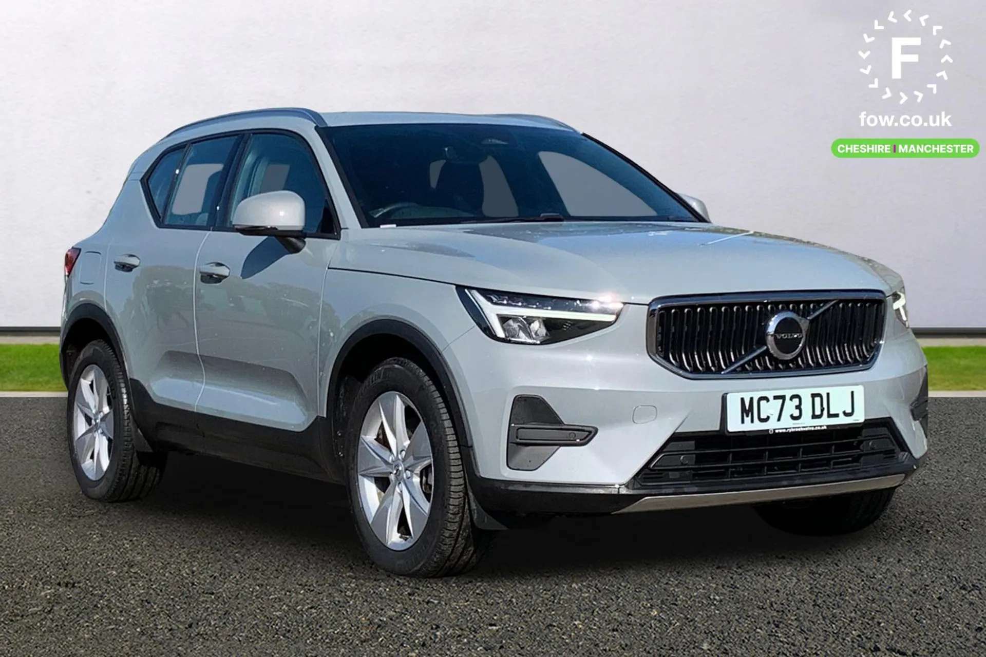 2023 VOLVO XC40 2023 VOLVO XC40