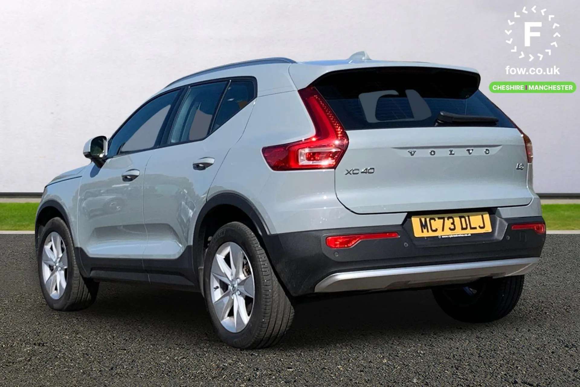 2023 VOLVO XC40 2023 VOLVO XC40