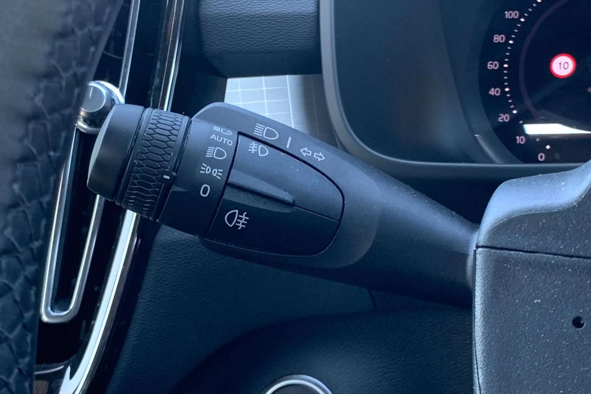 2023 VOLVO XC40 2023 VOLVO XC40