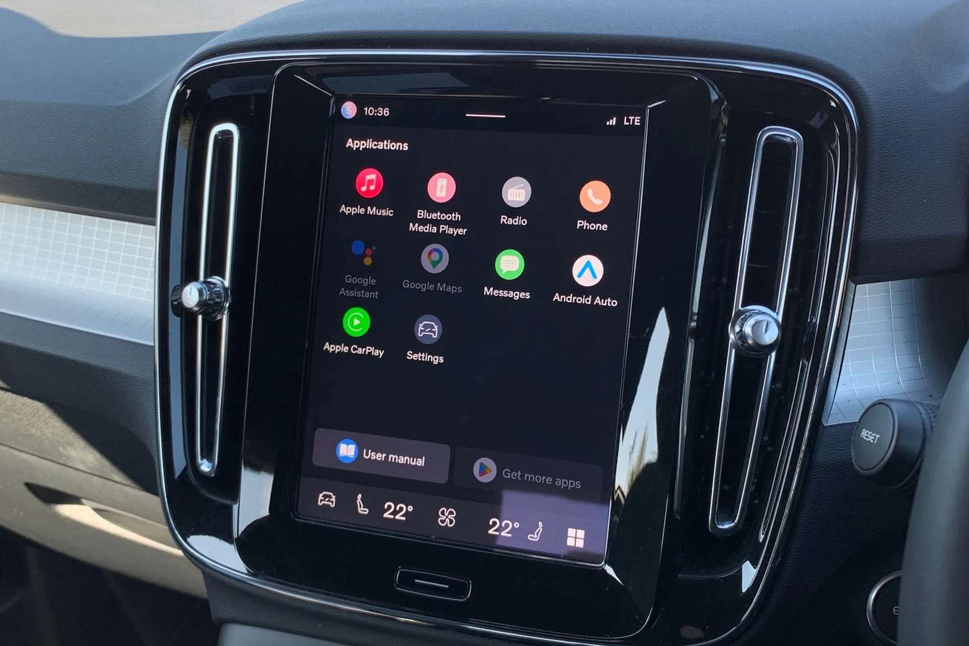 2023 VOLVO XC40 2023 VOLVO XC40