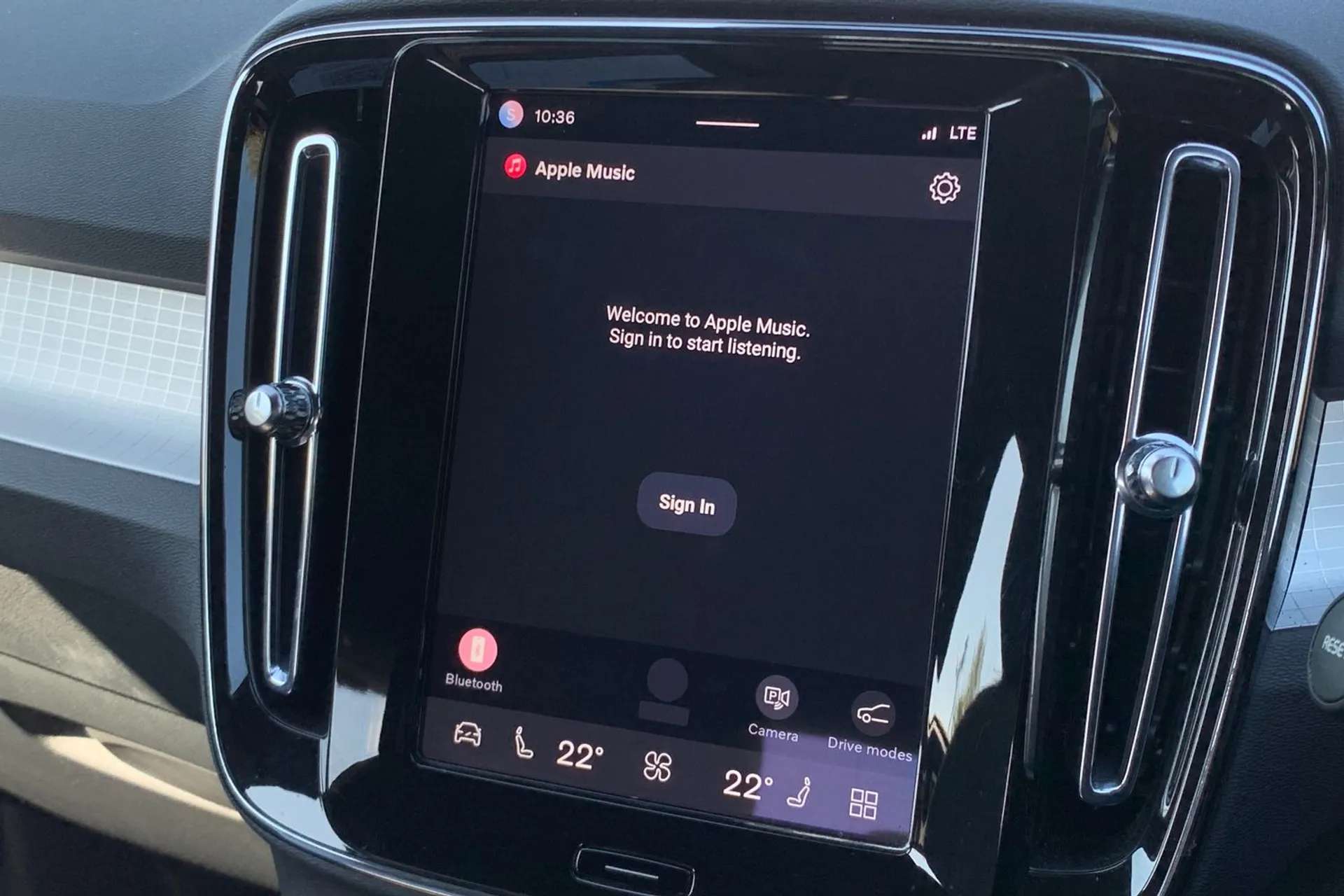 2023 VOLVO XC40 2023 VOLVO XC40