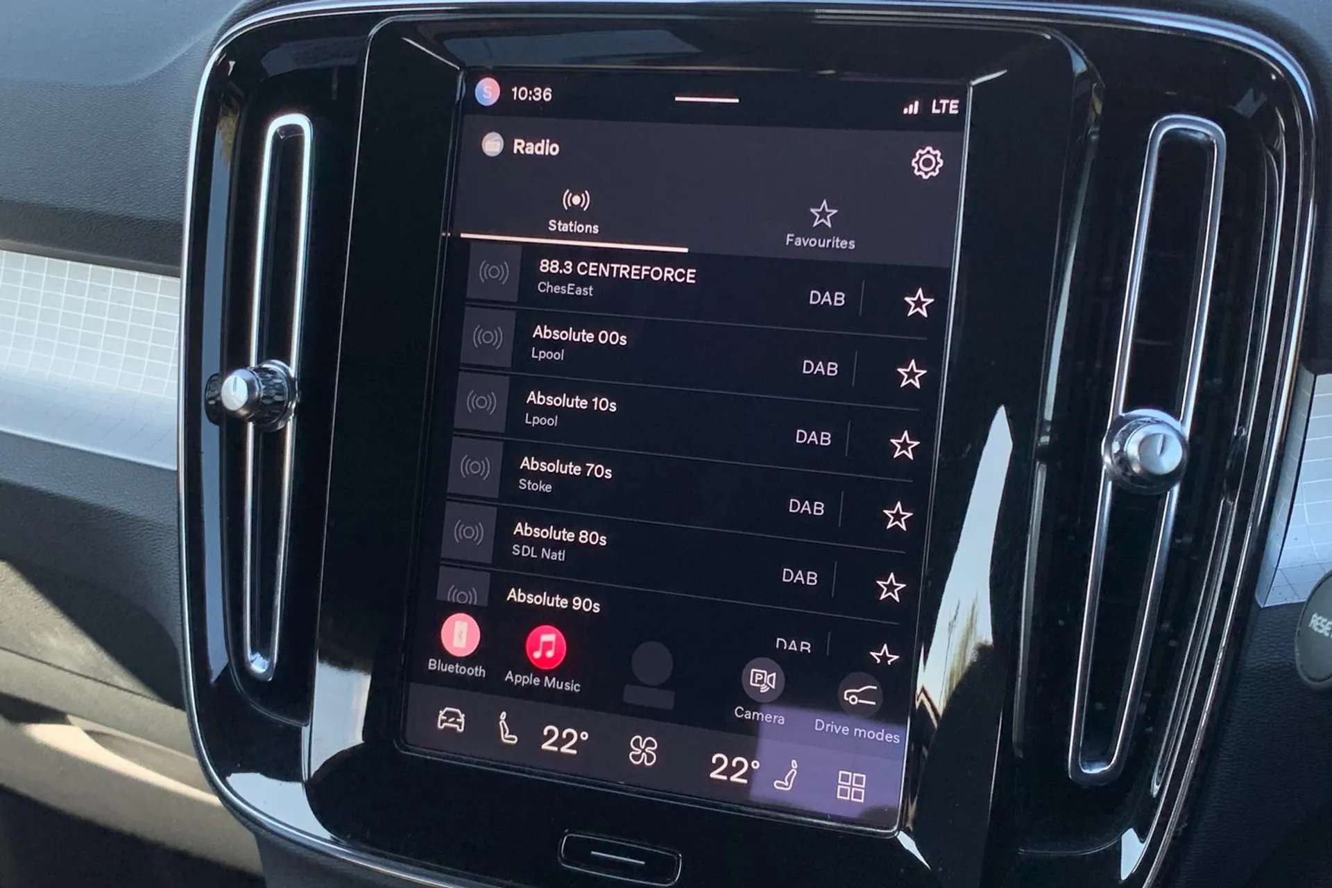 2023 VOLVO XC40 2023 VOLVO XC40