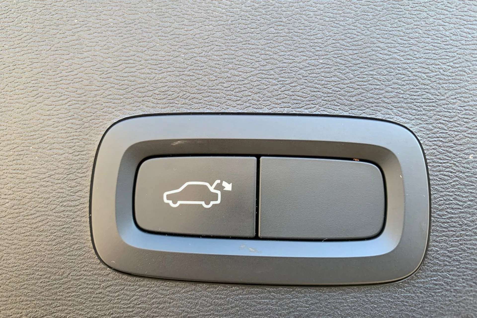 2023 VOLVO XC40 2023 VOLVO XC40