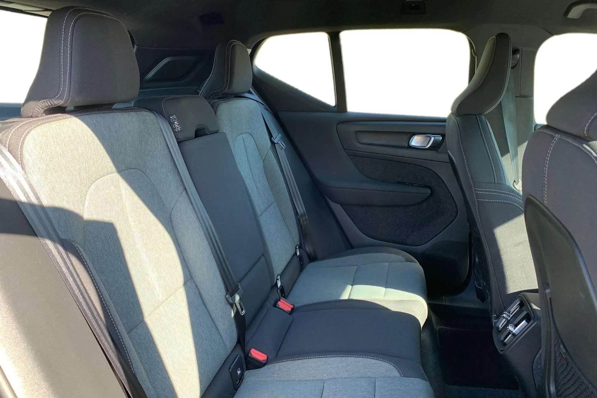 2023 VOLVO XC40 2023 VOLVO XC40