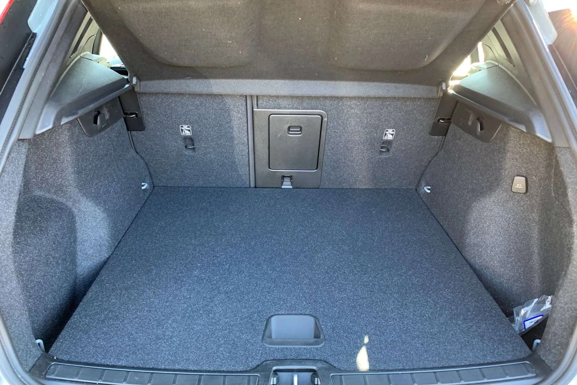 2023 VOLVO XC40 2023 VOLVO XC40