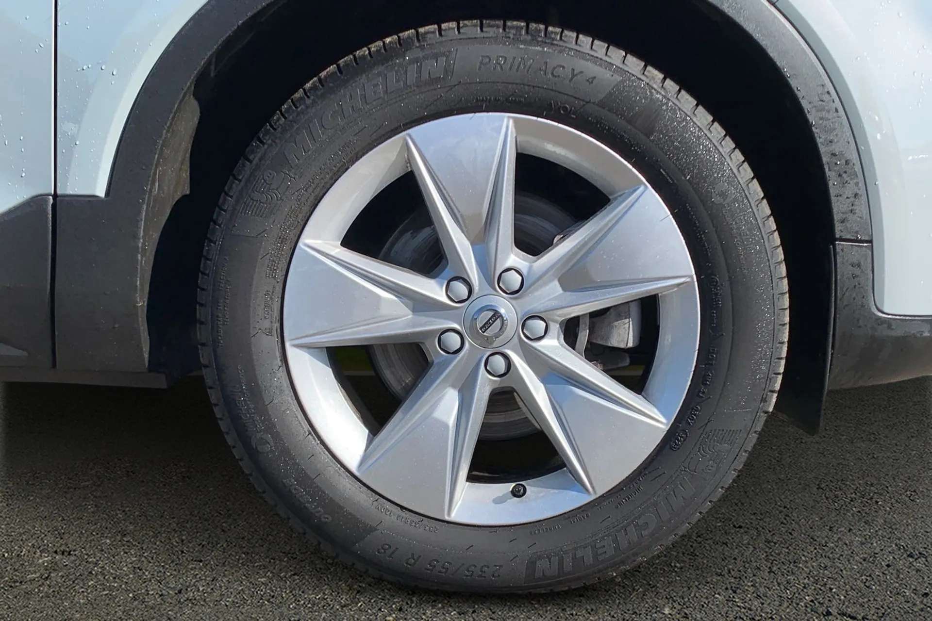 2023 VOLVO XC40 2023 VOLVO XC40