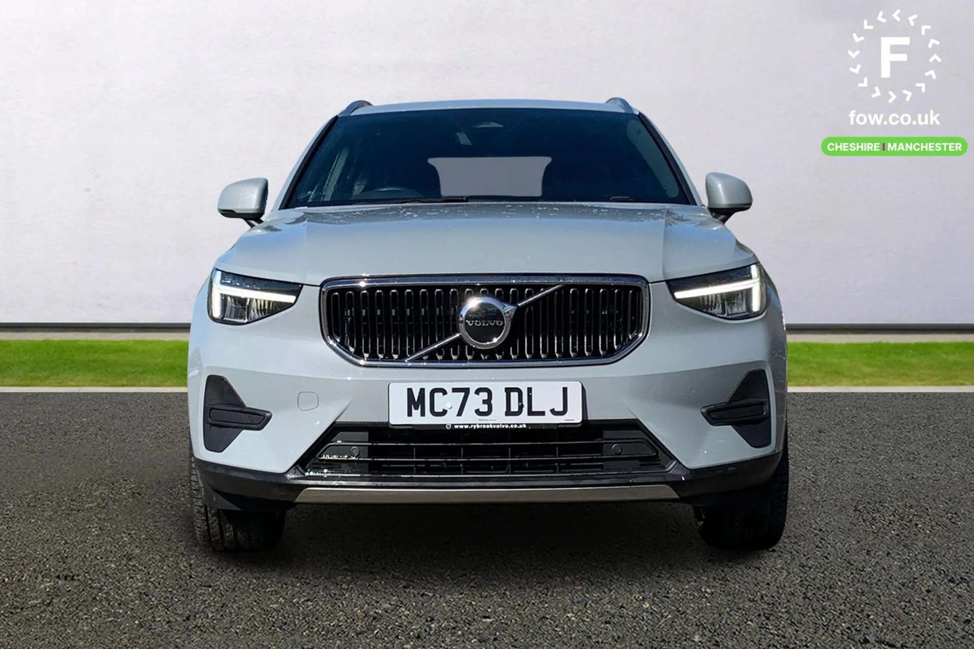 2023 VOLVO XC40 2023 VOLVO XC40