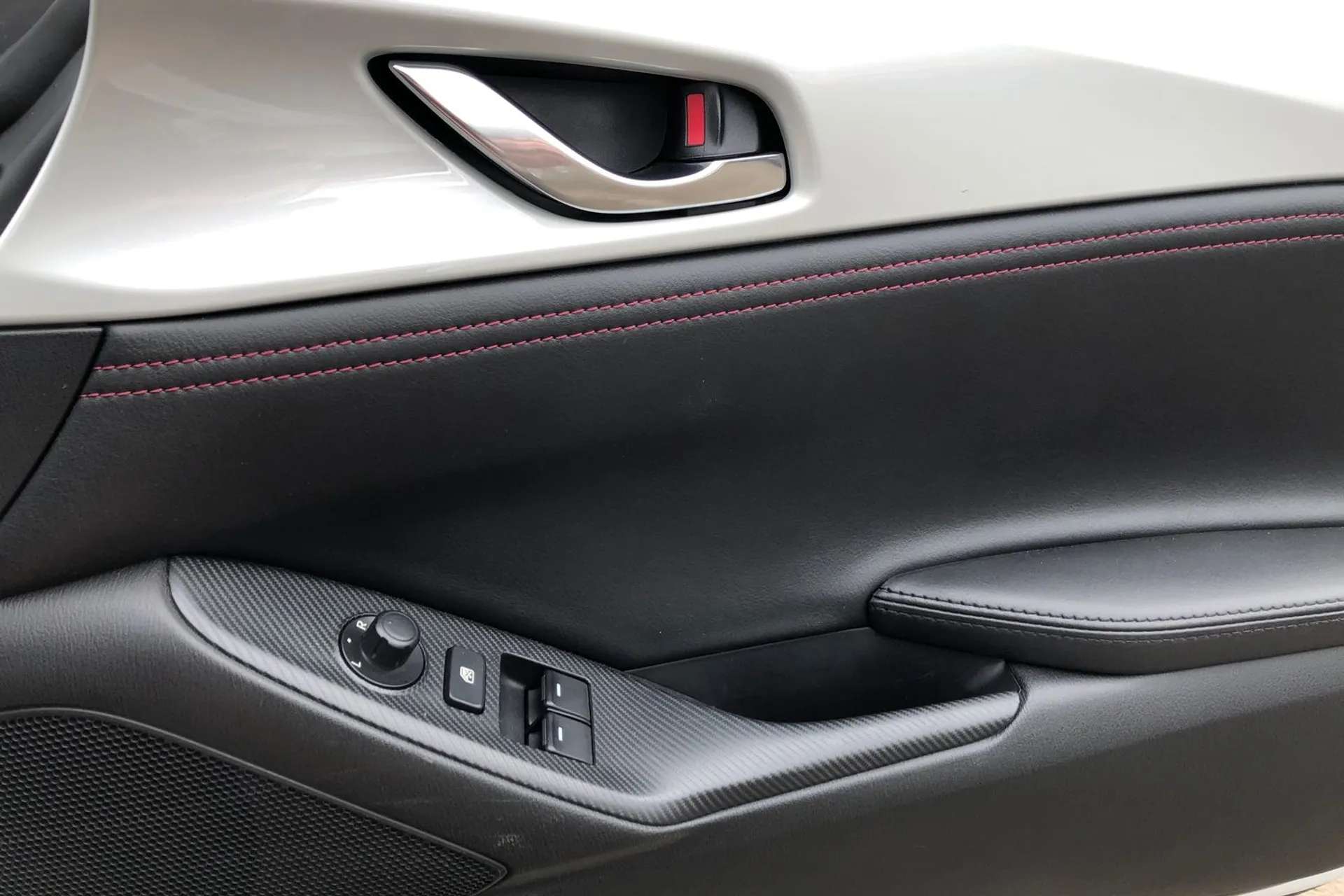 2019 MAZDA MX-5 2019 MAZDA MX-5