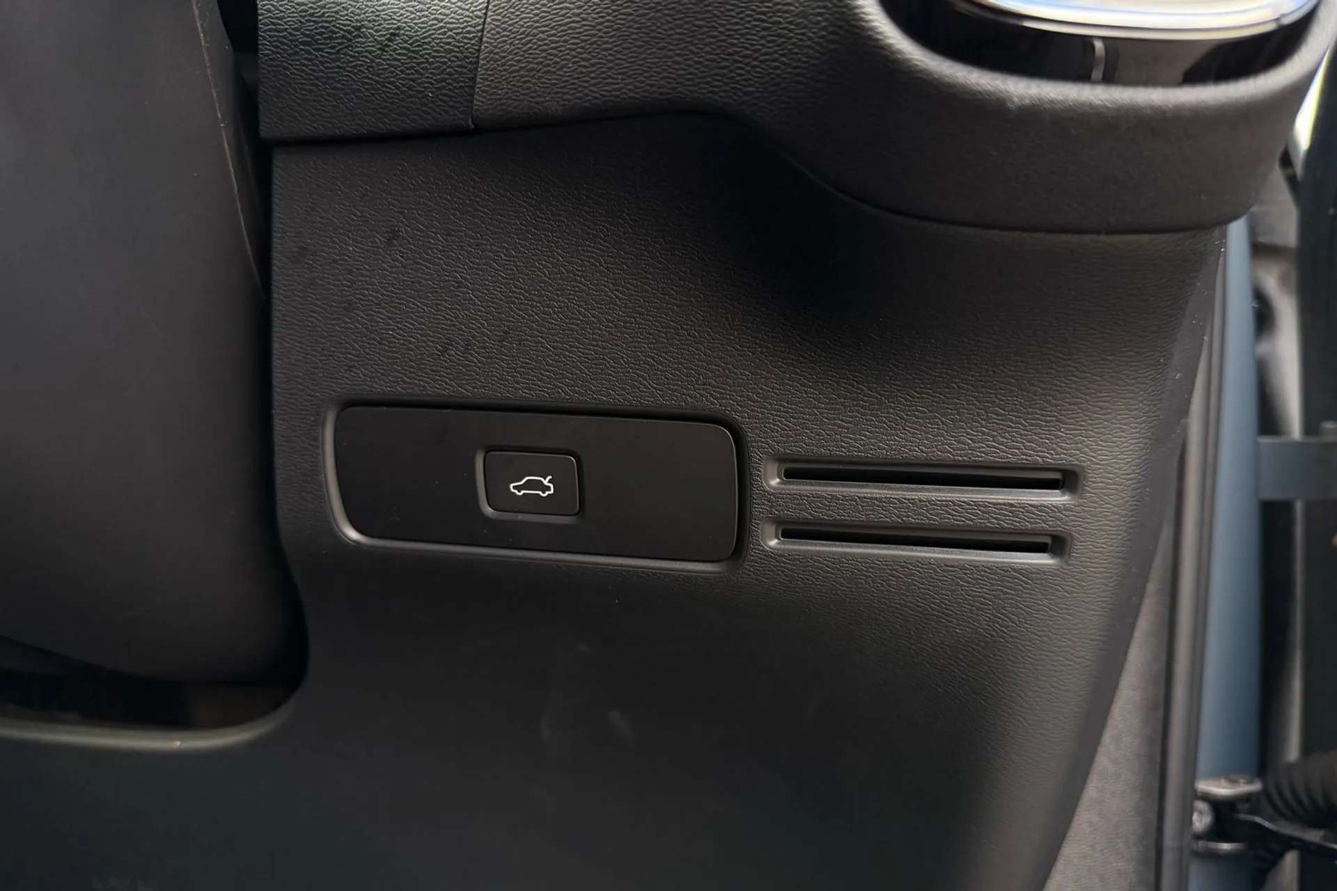 2023 VOLVO C40 2023 VOLVO C40