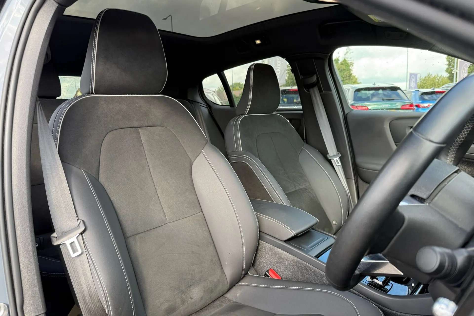 2023 VOLVO C40 2023 VOLVO C40