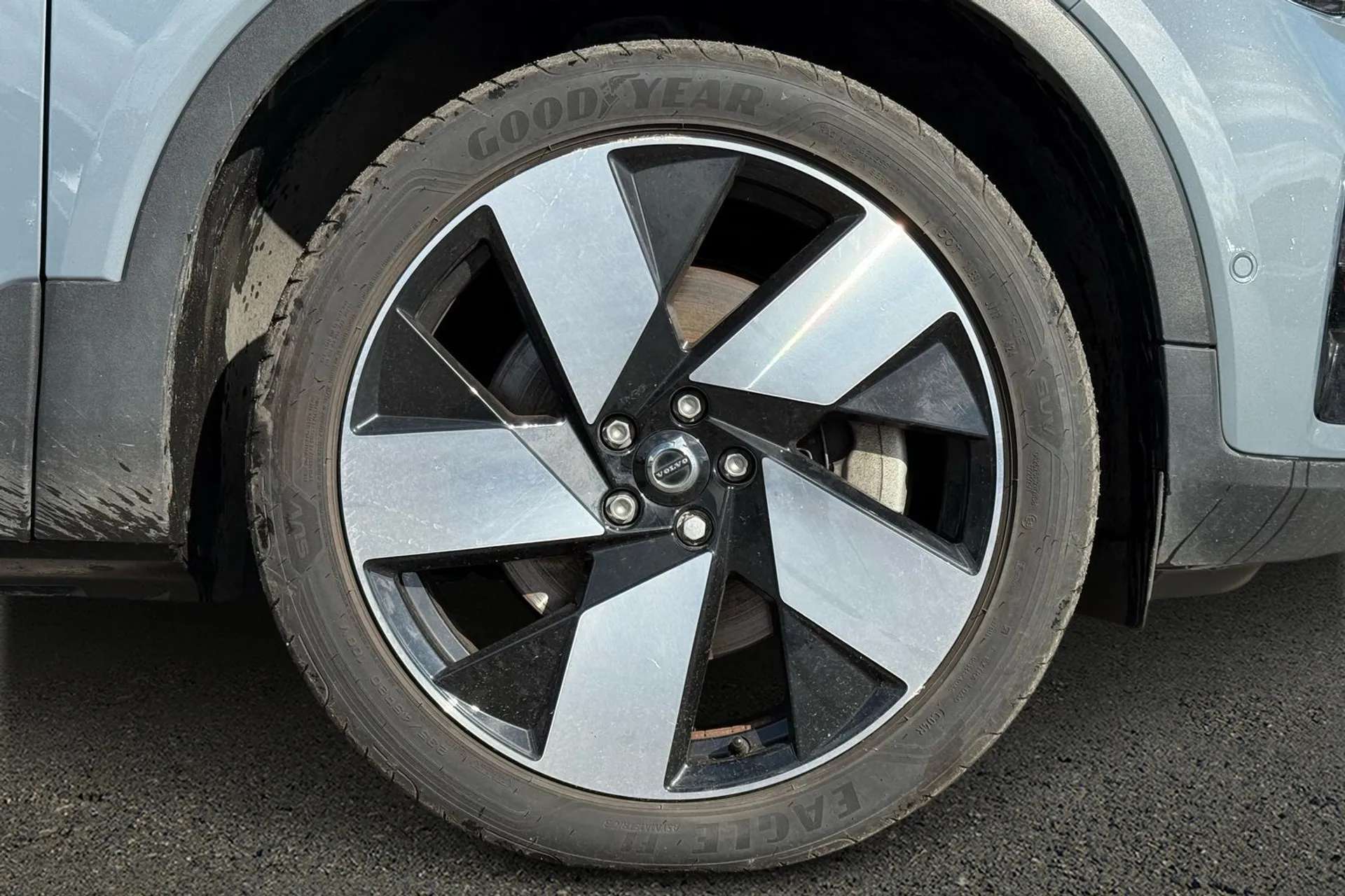 2023 VOLVO C40 2023 VOLVO C40