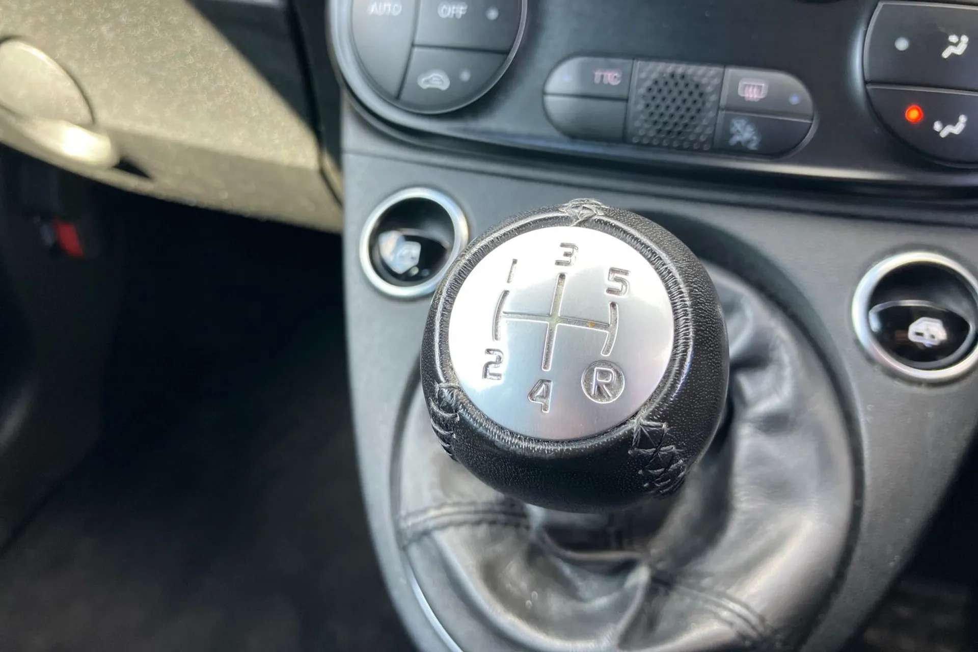 2017 ABARTH 595 2017 ABARTH 595