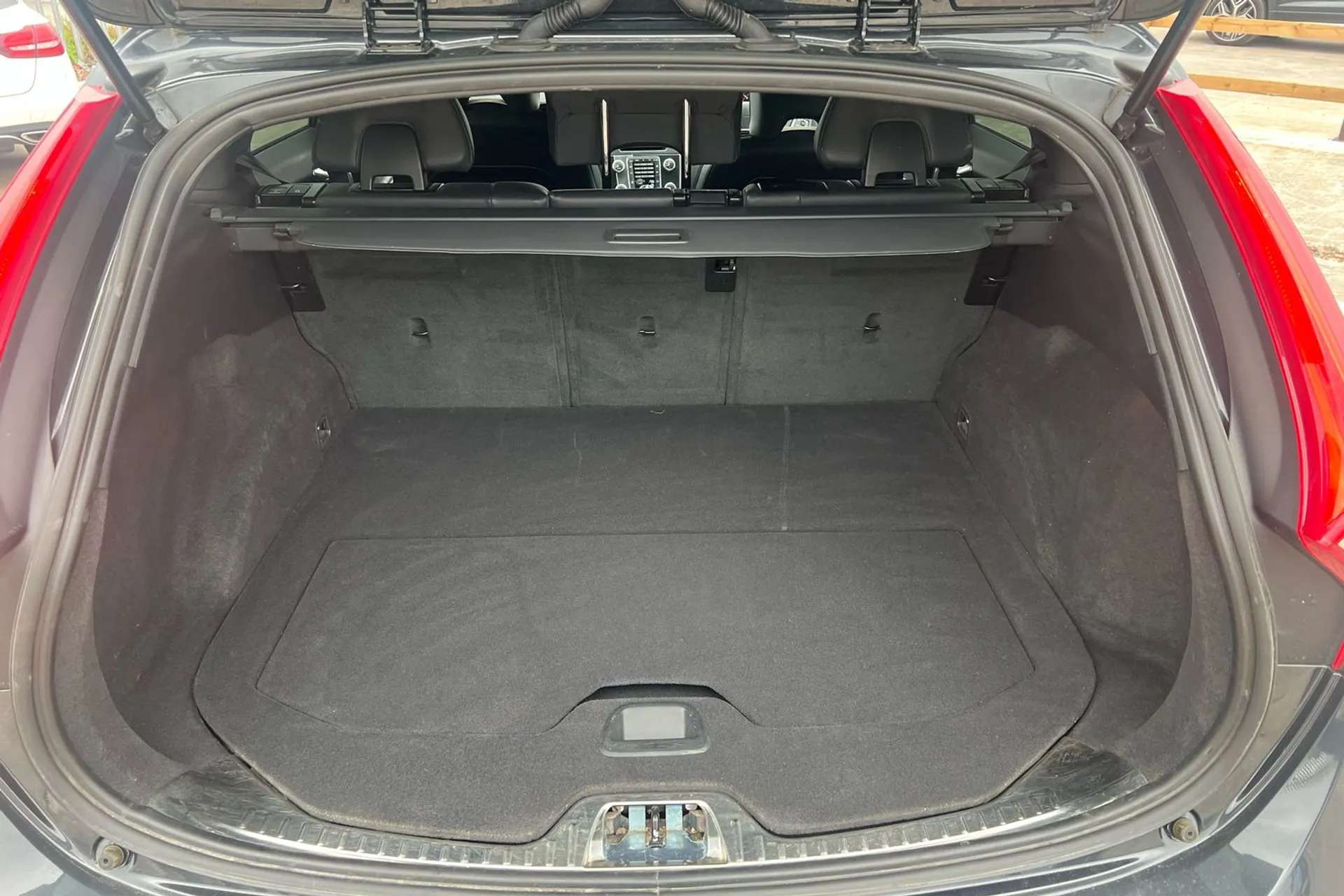 2018 VOLVO V60 2018 VOLVO V60