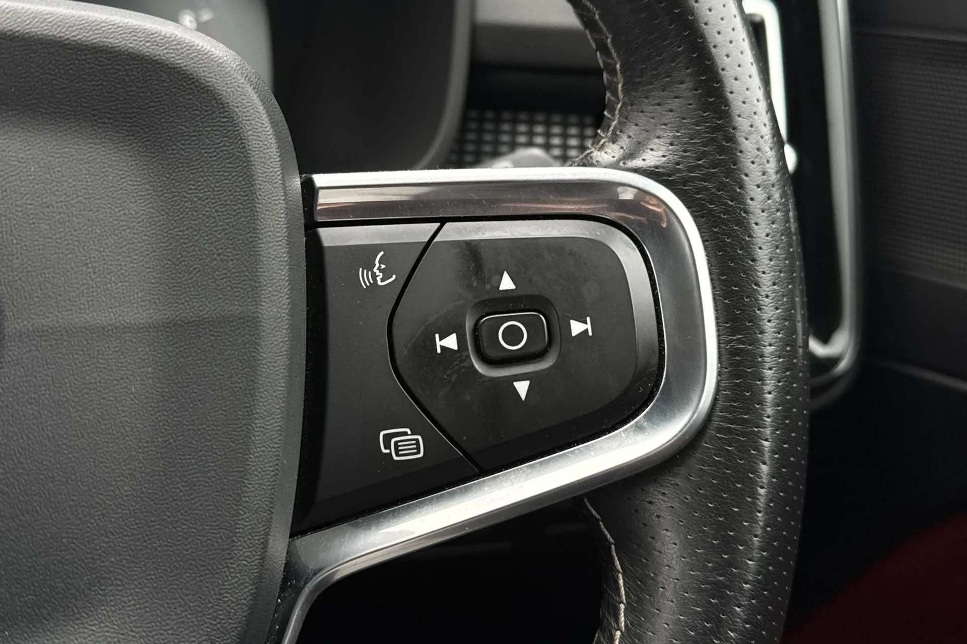 2019 VOLVO XC40 2019 VOLVO XC40