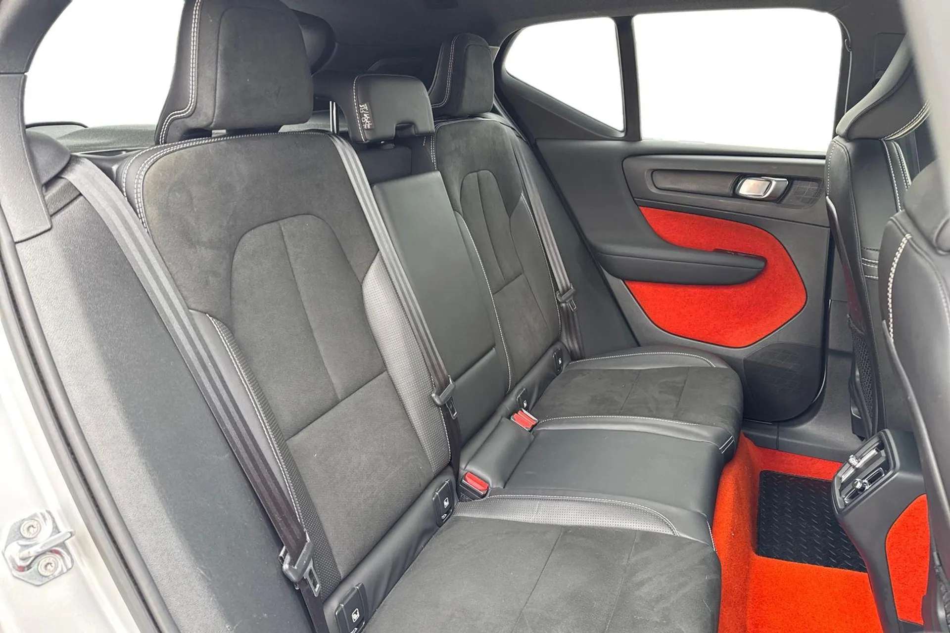 2019 VOLVO XC40 2019 VOLVO XC40