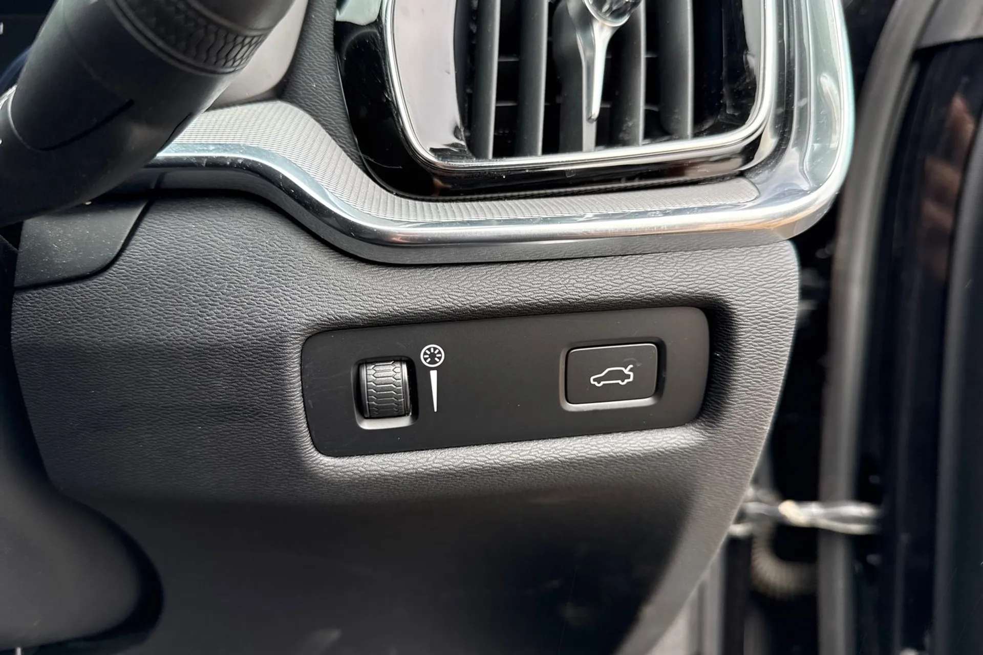 2021 VOLVO V60 2021 VOLVO V60