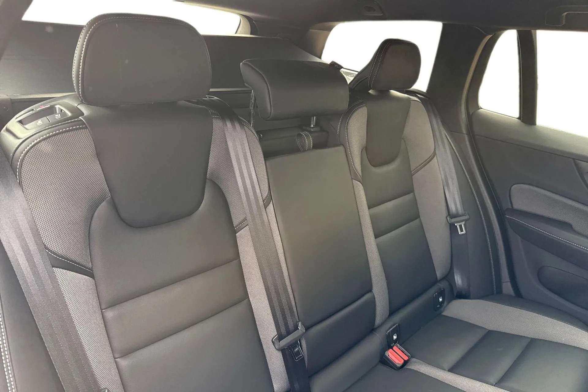 2021 VOLVO V60 2021 VOLVO V60