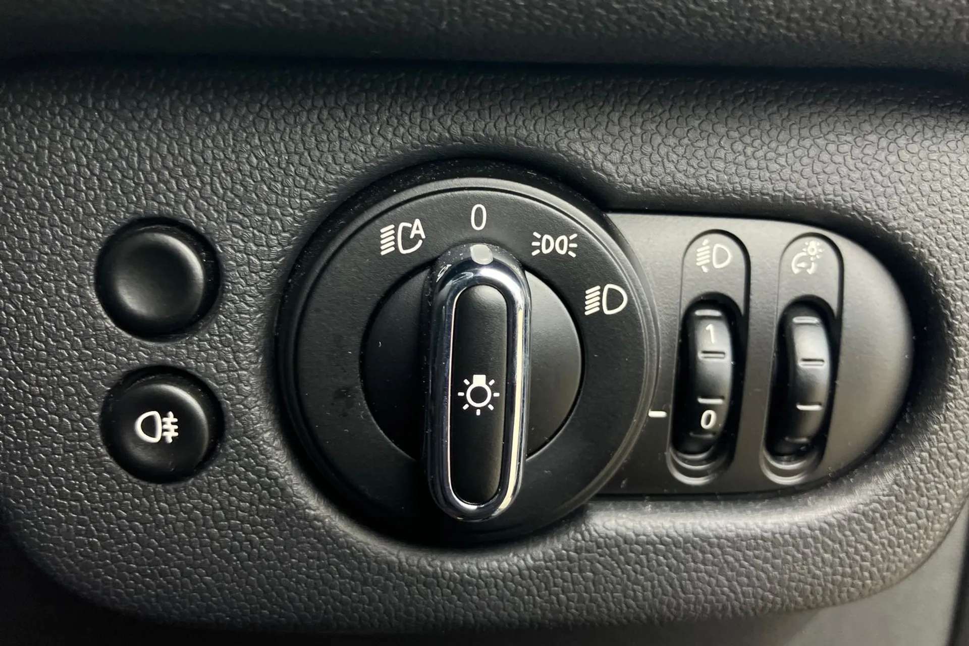 2019 MINI CLUBMAN 2019 MINI CLUBMAN