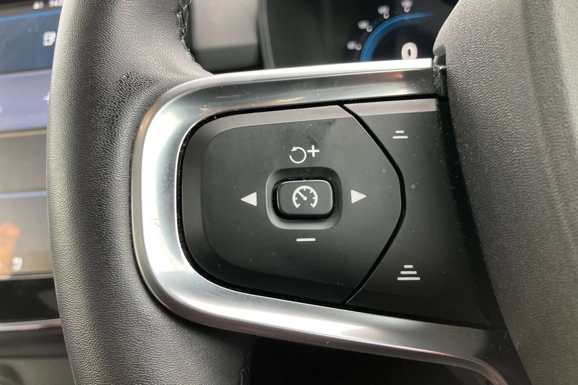 2022 VOLVO C40 2022 VOLVO C40