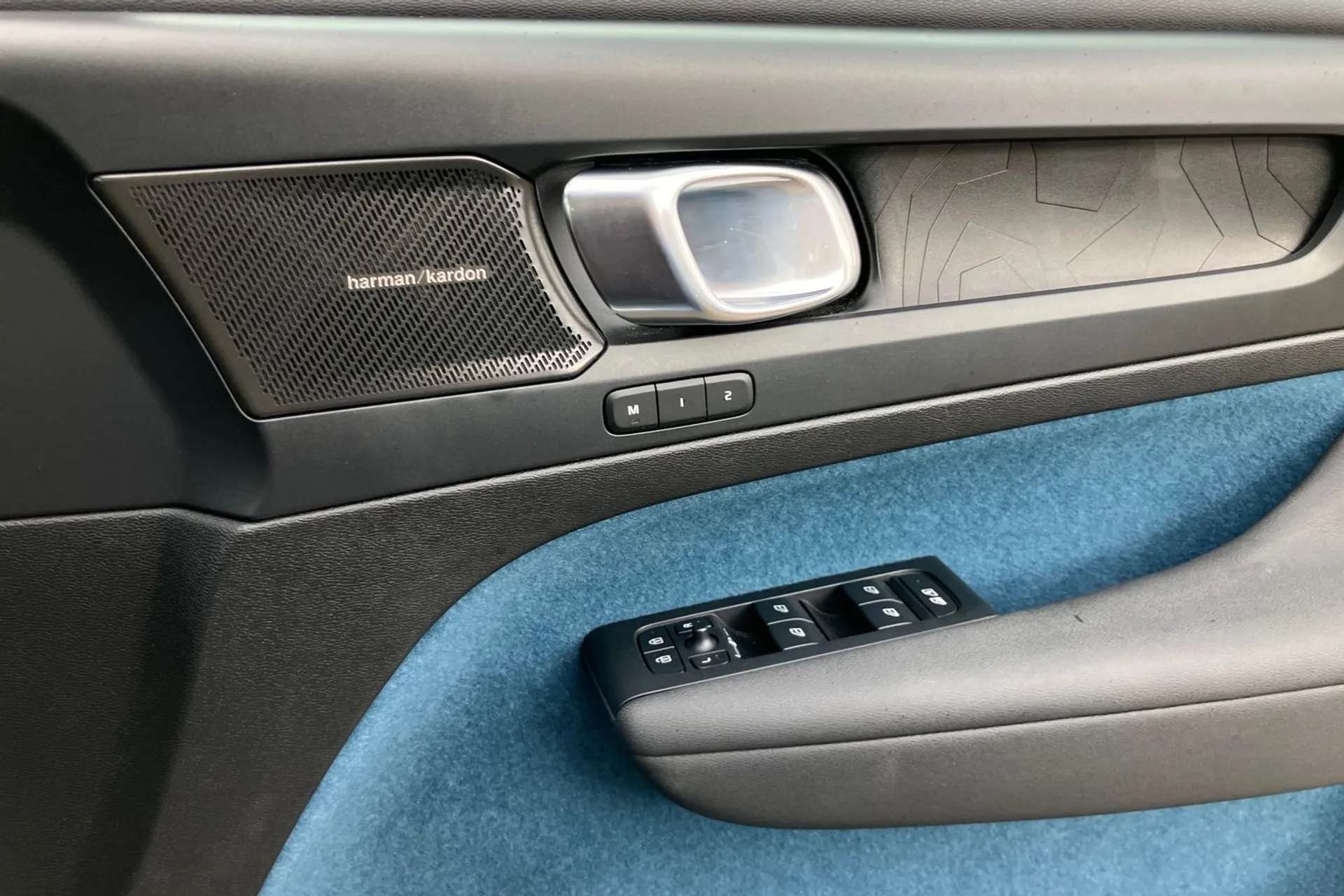 2022 VOLVO C40 2022 VOLVO C40