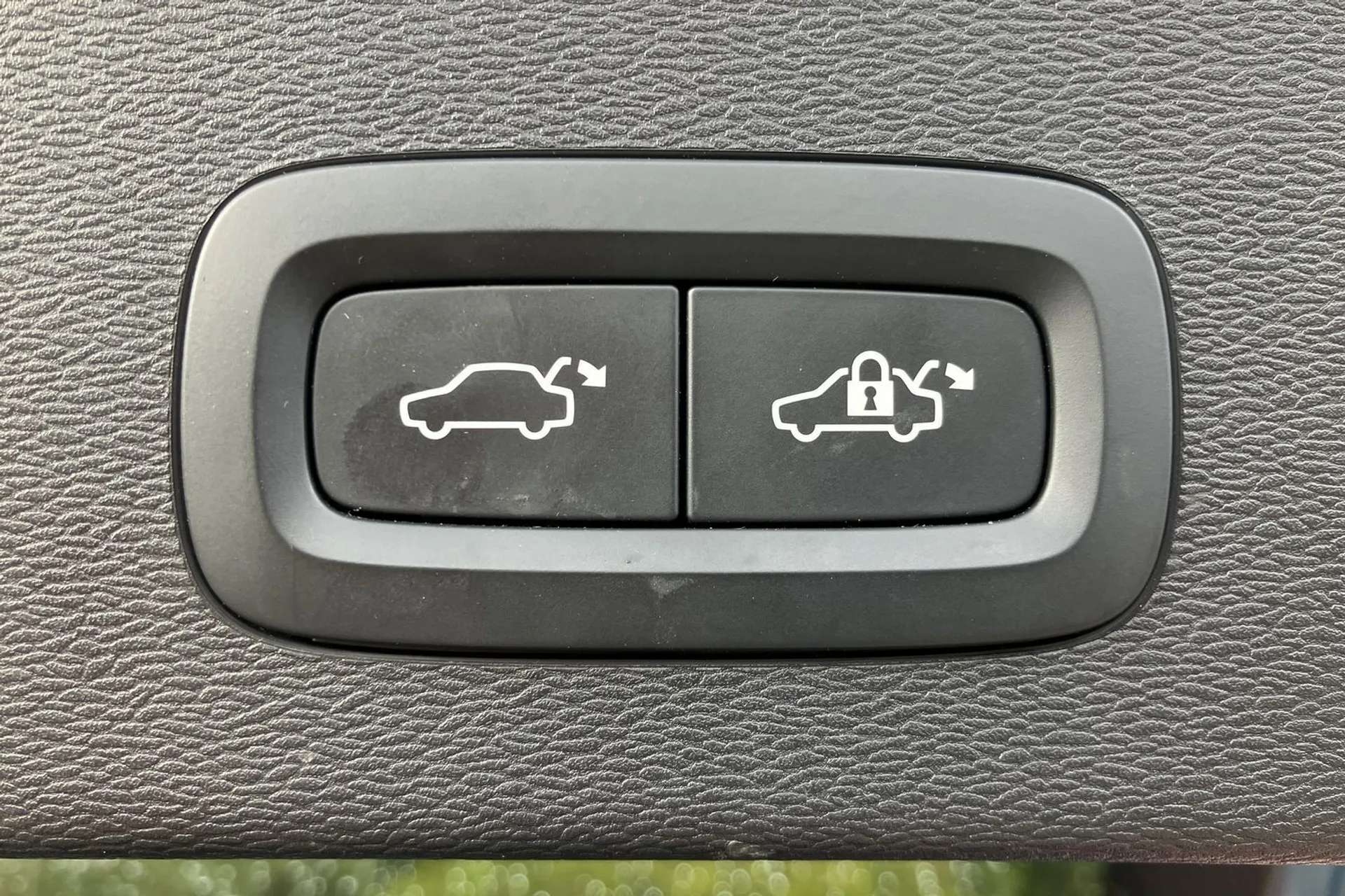 2022 VOLVO C40 2022 VOLVO C40