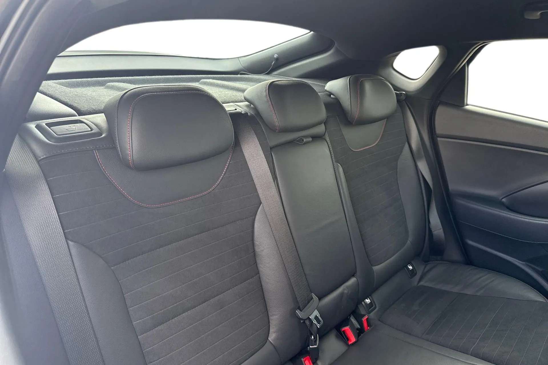 2019 HYUNDAI I30 FASTBACK 2019 HYUNDAI I30 FASTBACK