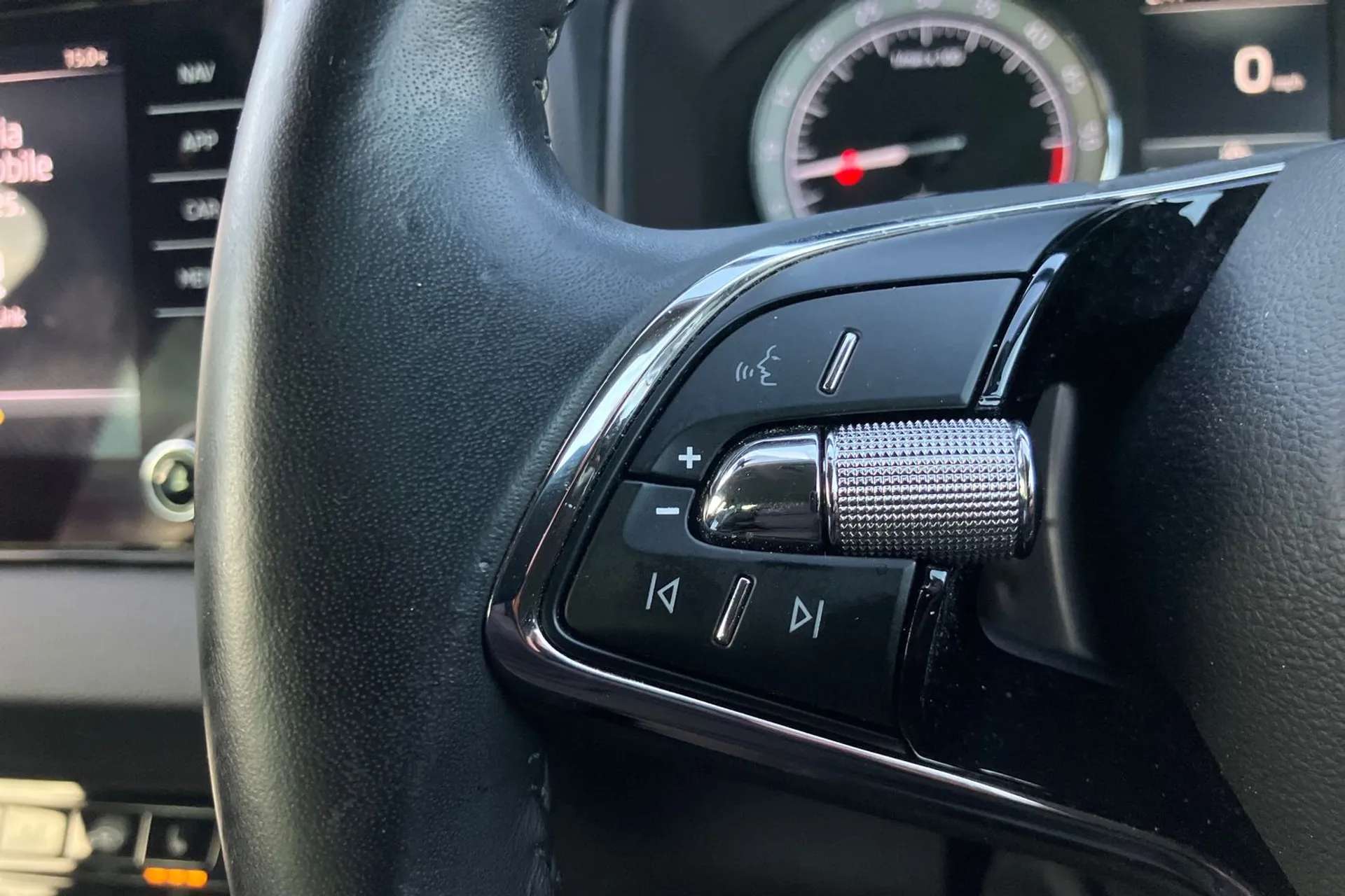 2020 SKODA KAROQ 2020 SKODA KAROQ