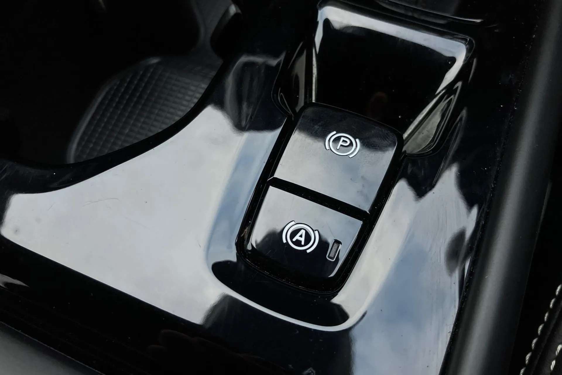 2020 VOLVO XC40 2020 VOLVO XC40