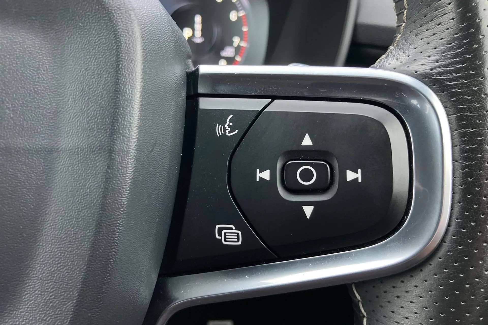 2020 VOLVO XC40 2020 VOLVO XC40