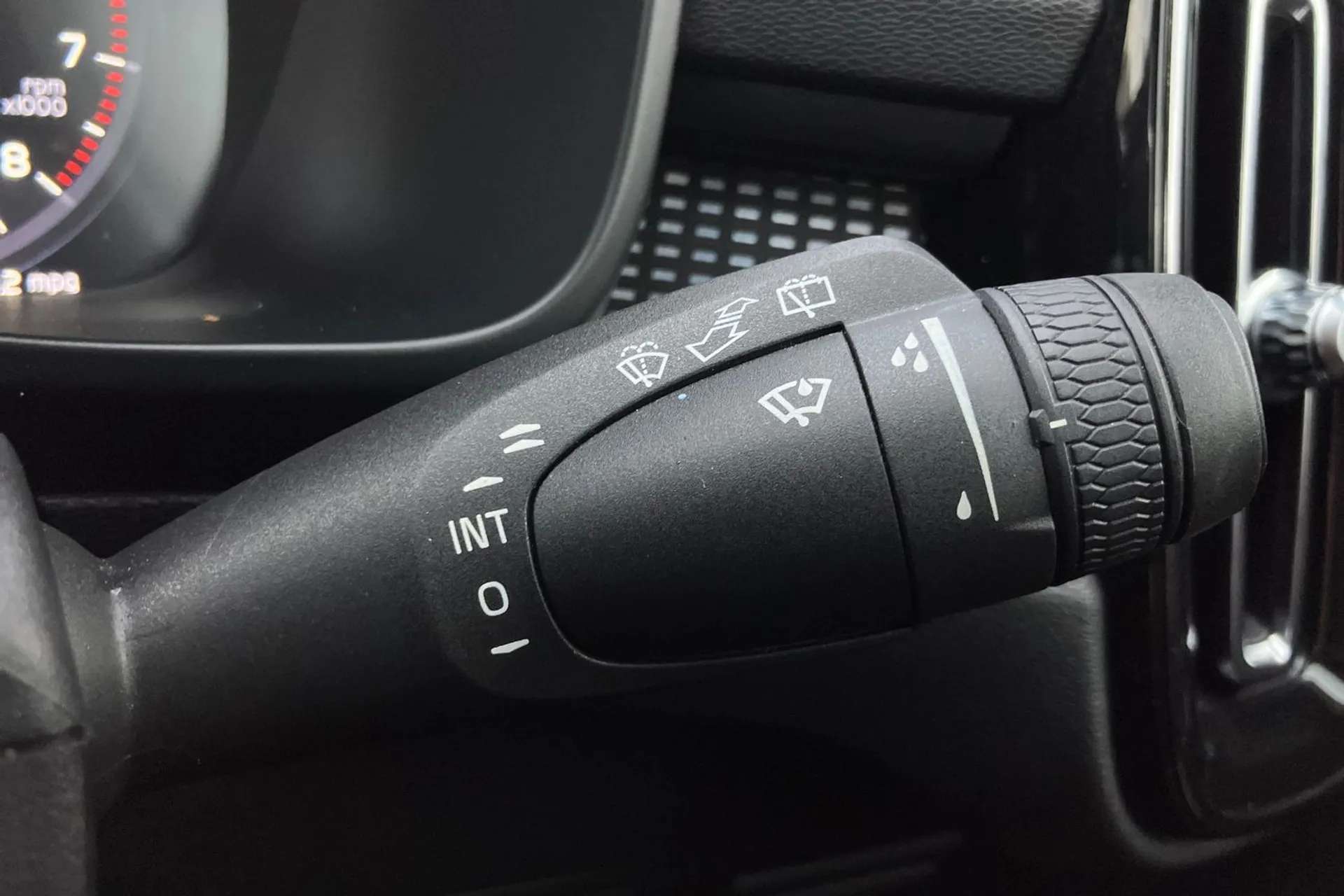 2020 VOLVO XC40 2020 VOLVO XC40