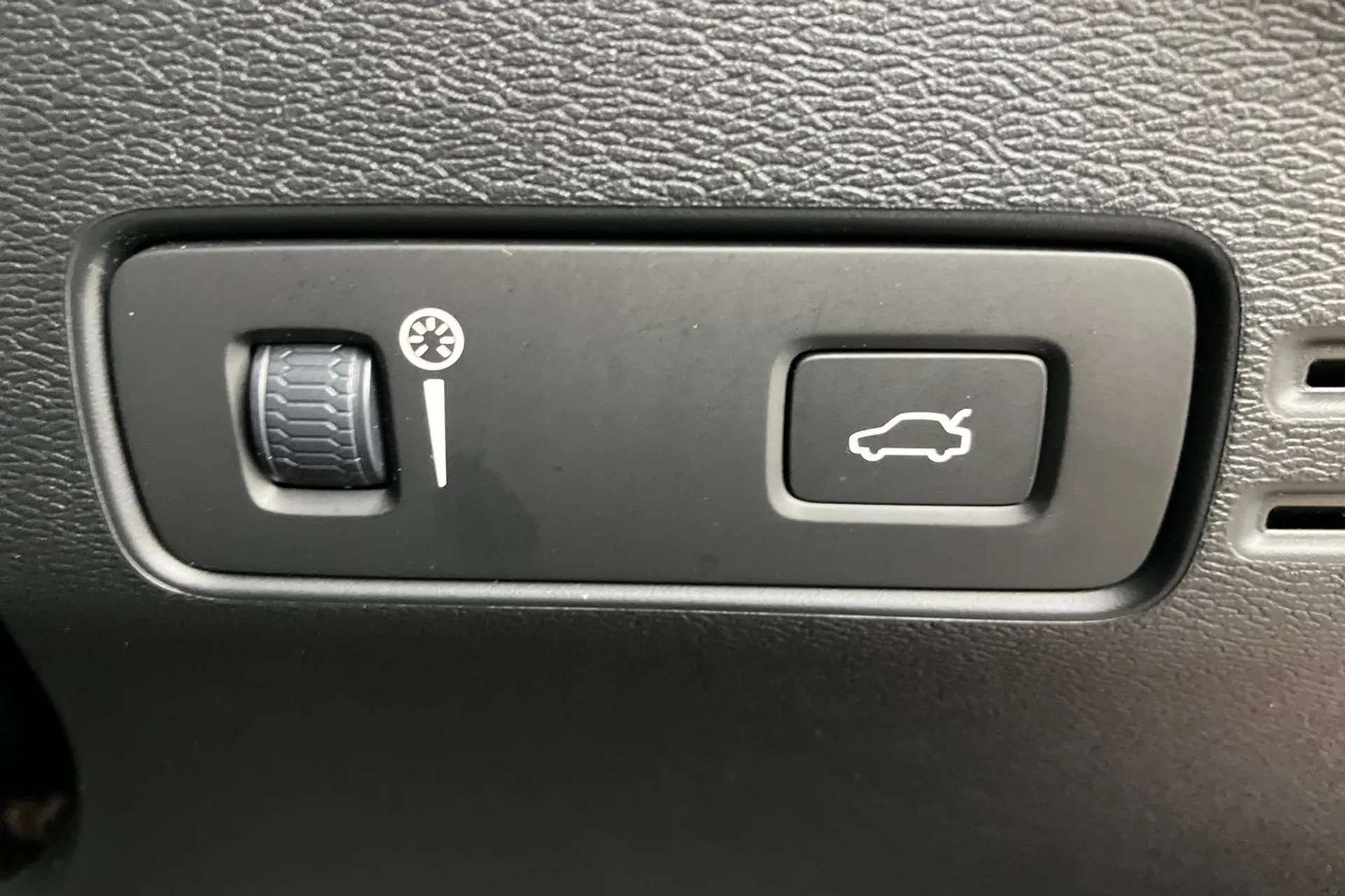 2020 VOLVO XC40 2020 VOLVO XC40