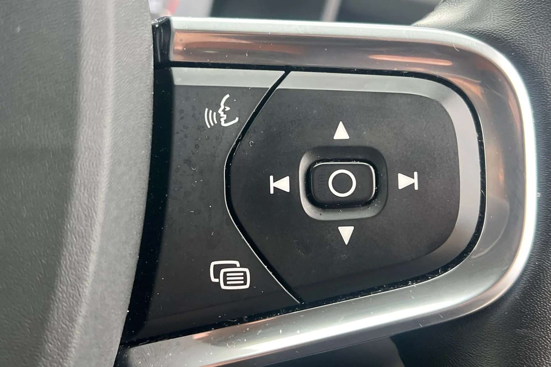 2021 VOLVO XC40 2021 VOLVO XC40