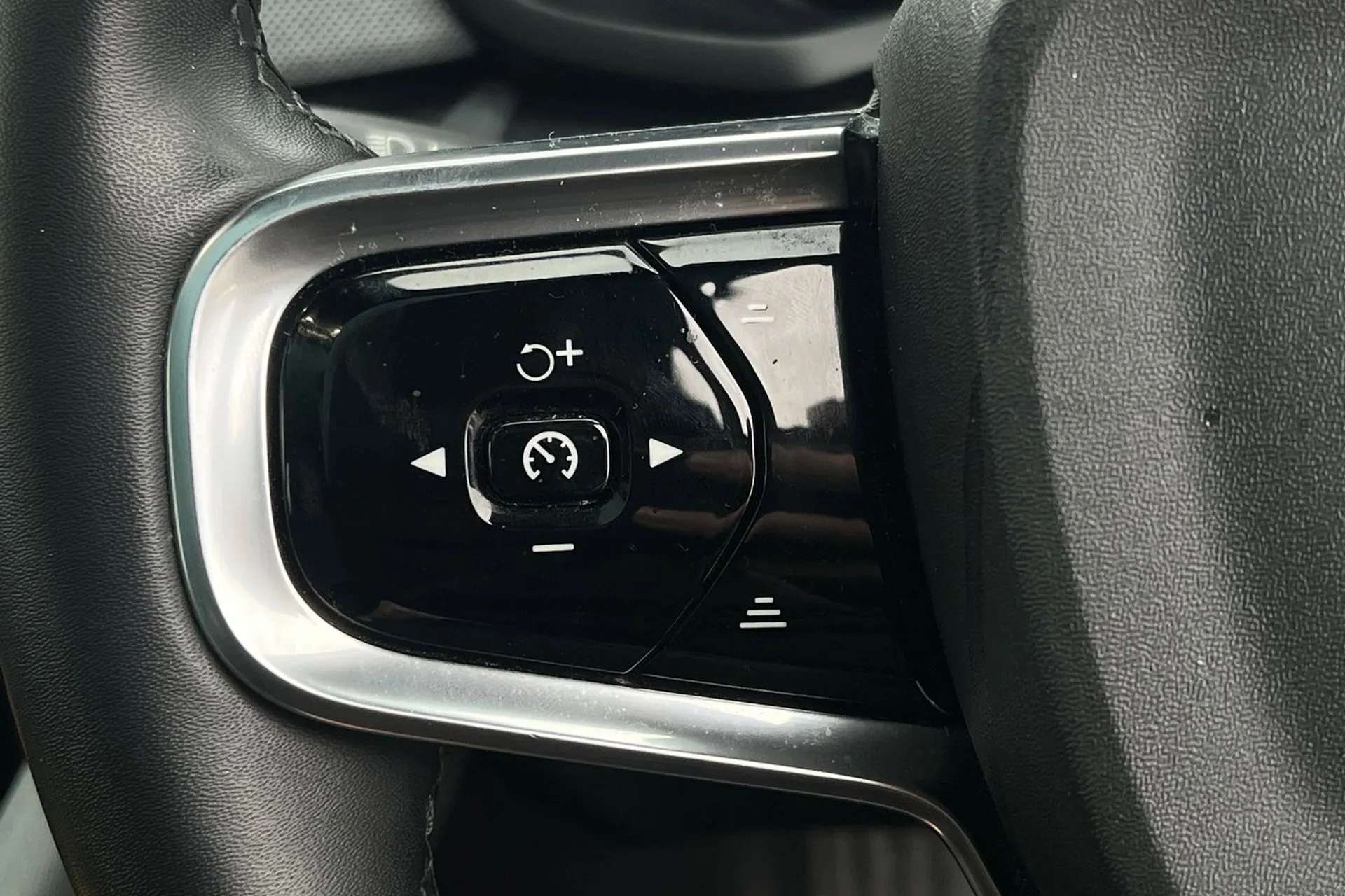 2020 POLESTAR 2 2020 POLESTAR 2