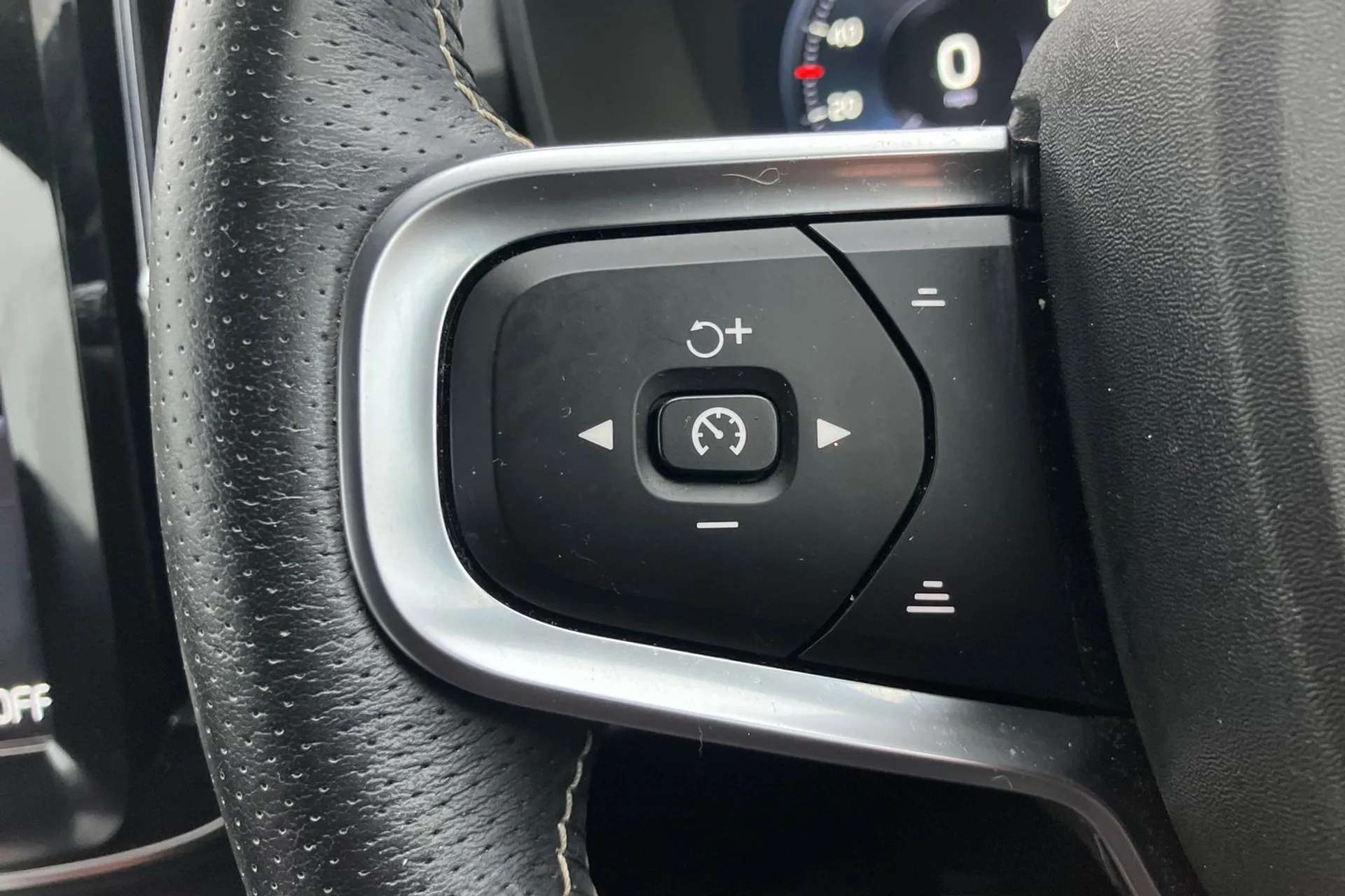 2021 VOLVO XC40 2021 VOLVO XC40