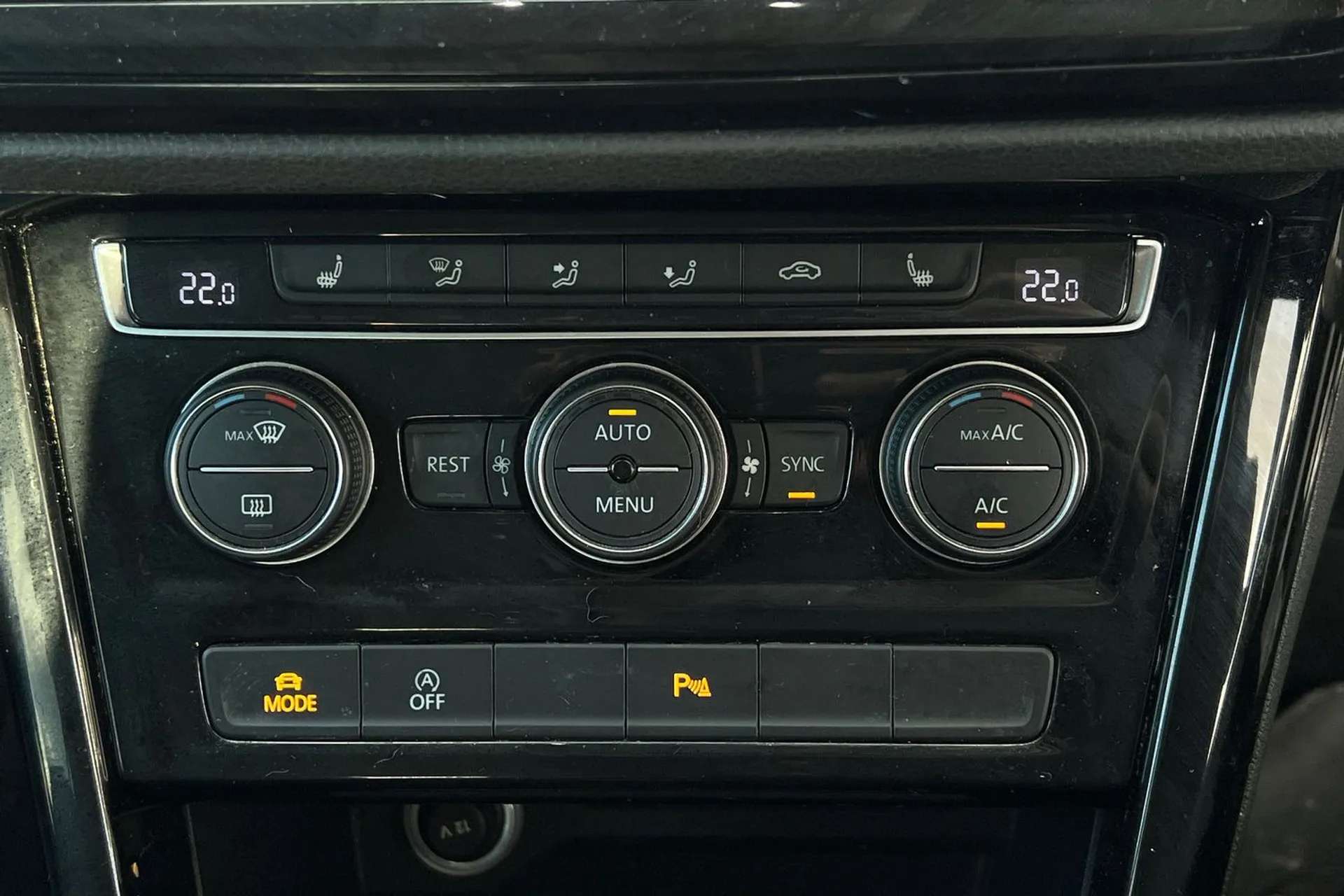 2017 VOLKSWAGEN TOURAN 2017 VOLKSWAGEN TOURAN