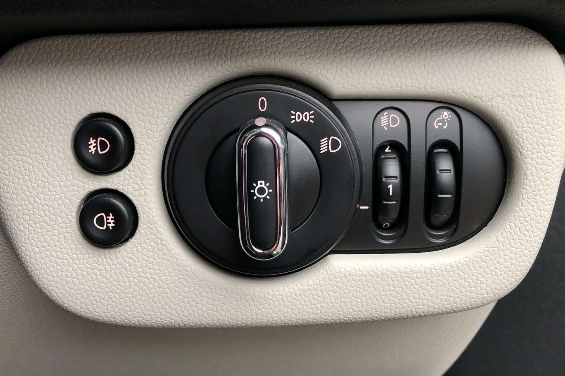 2019 MINI CLUBMAN 2019 MINI CLUBMAN