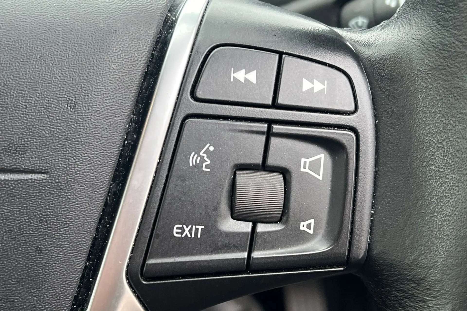 2018 VOLVO V40 2018 VOLVO V40