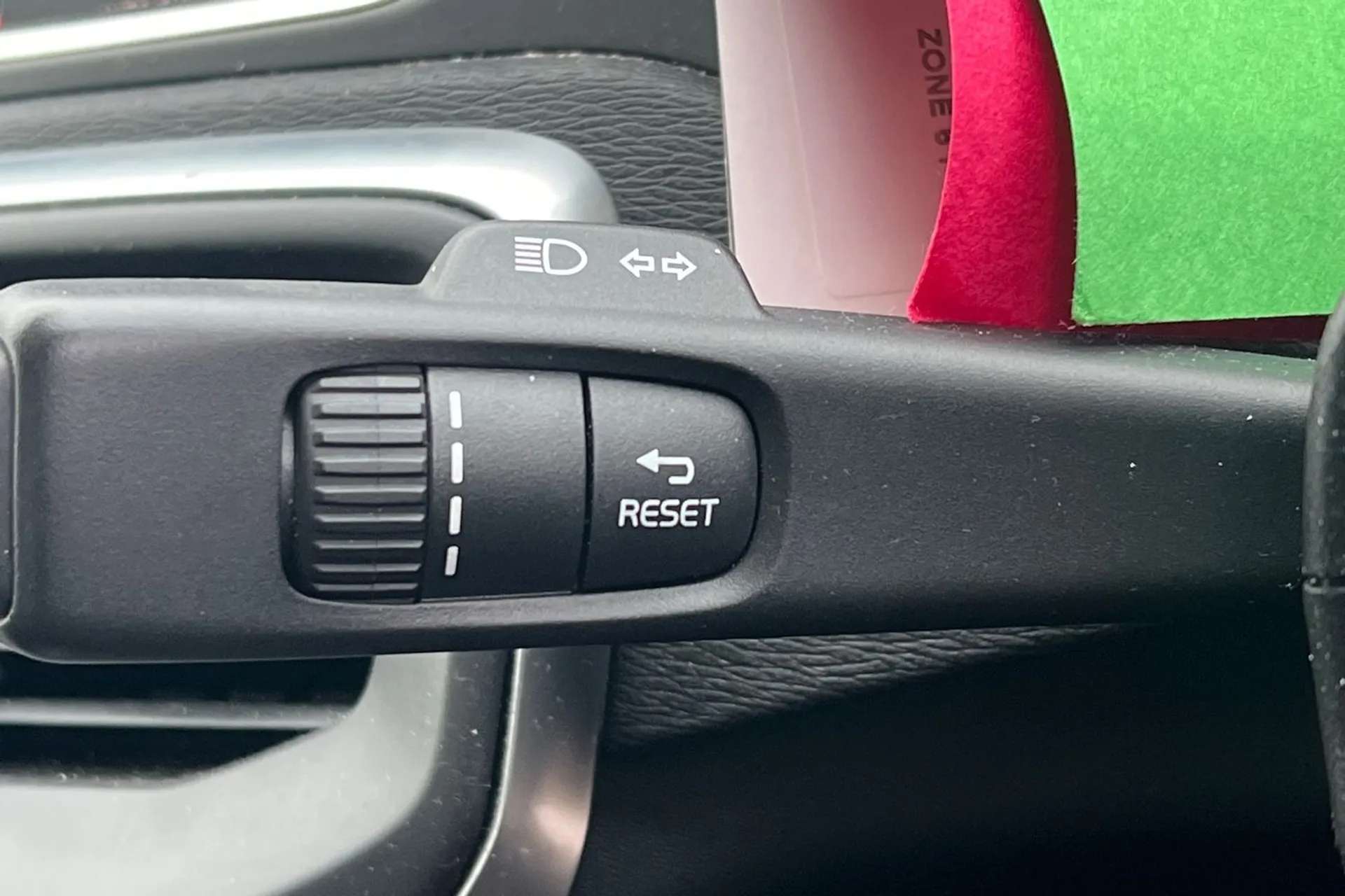 2018 VOLVO V40 2018 VOLVO V40