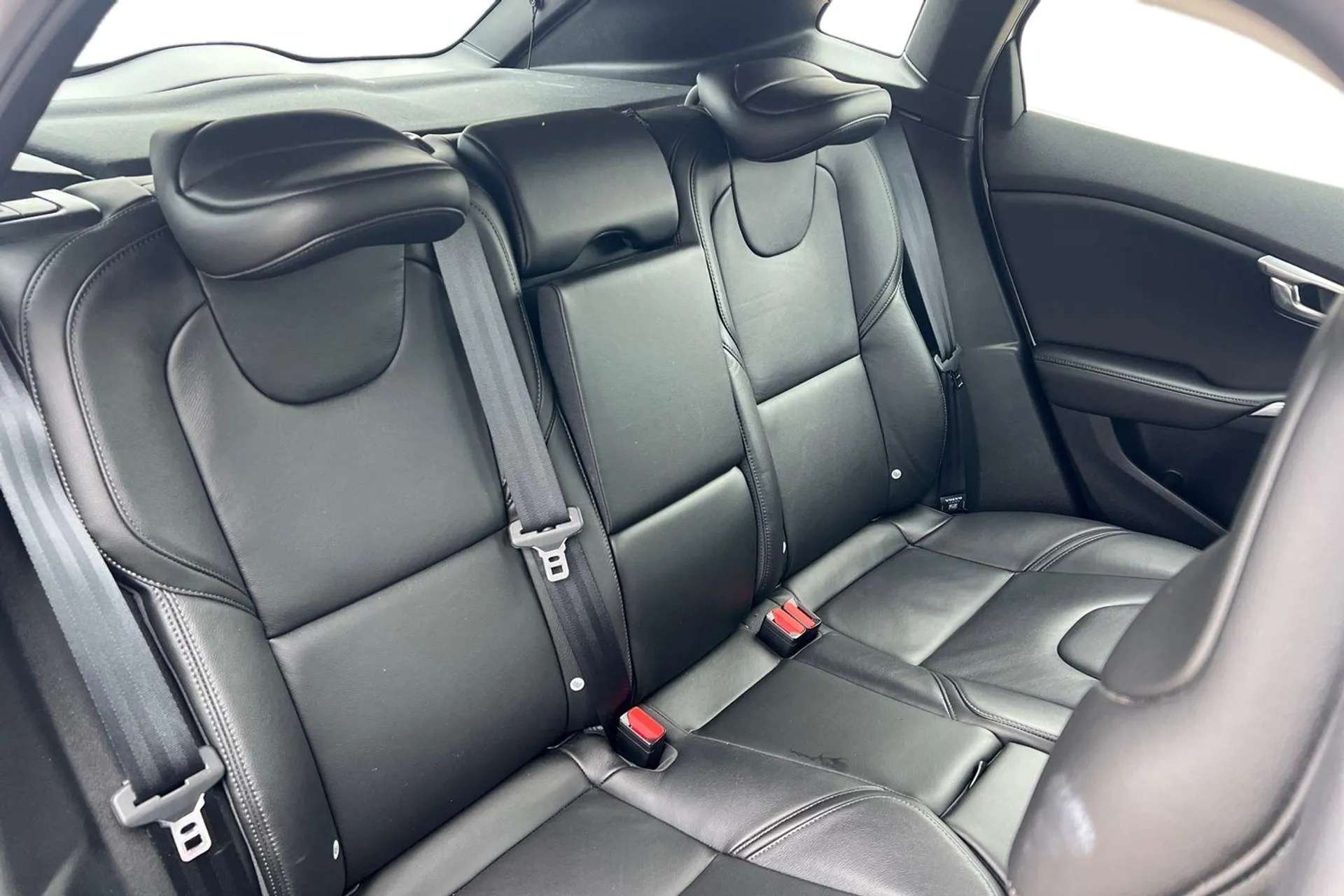 2018 VOLVO V40 2018 VOLVO V40