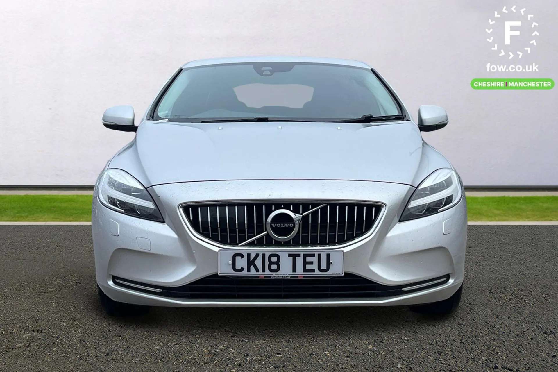 2018 VOLVO V40 2018 VOLVO V40