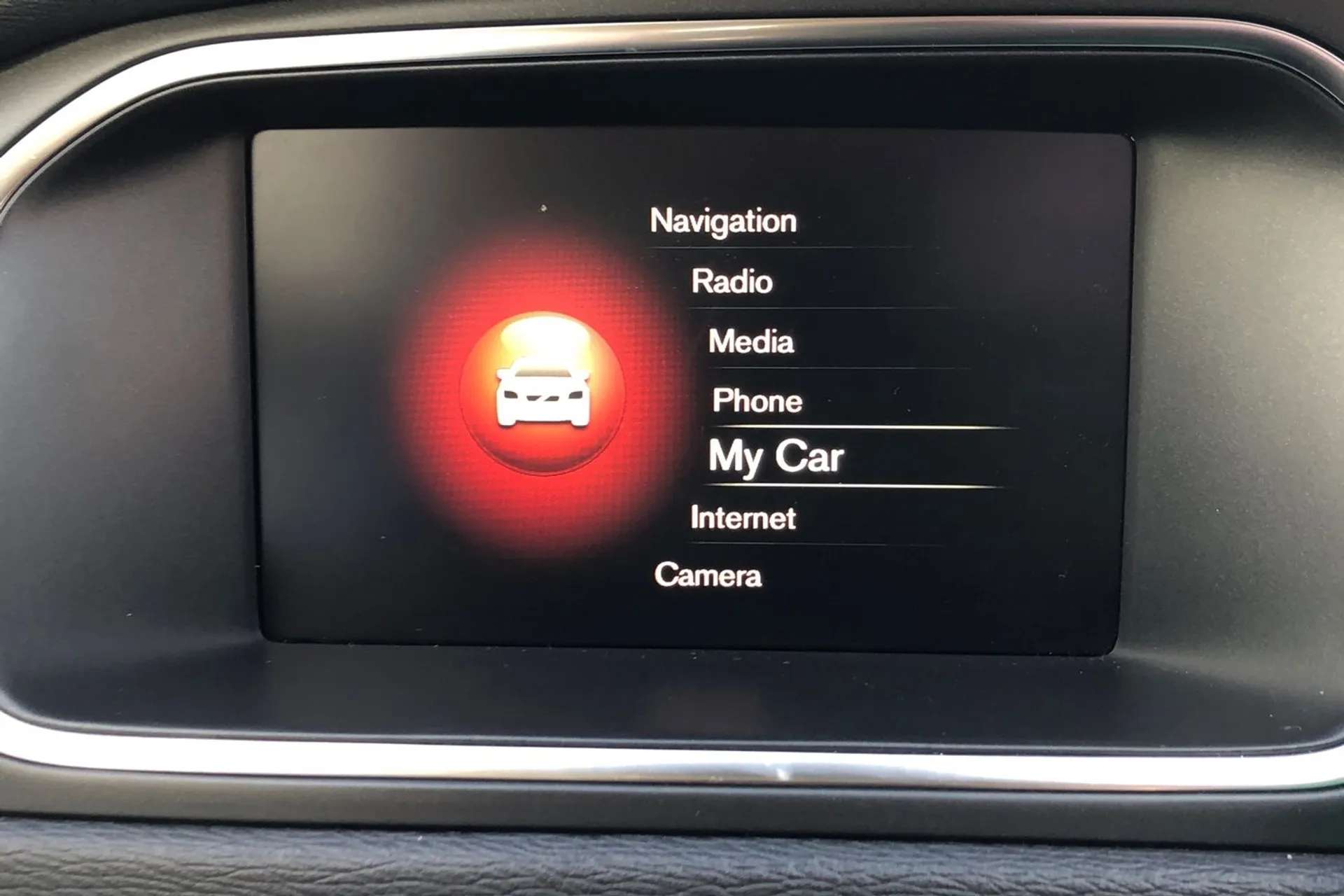 2018 VOLVO V40 2018 VOLVO V40