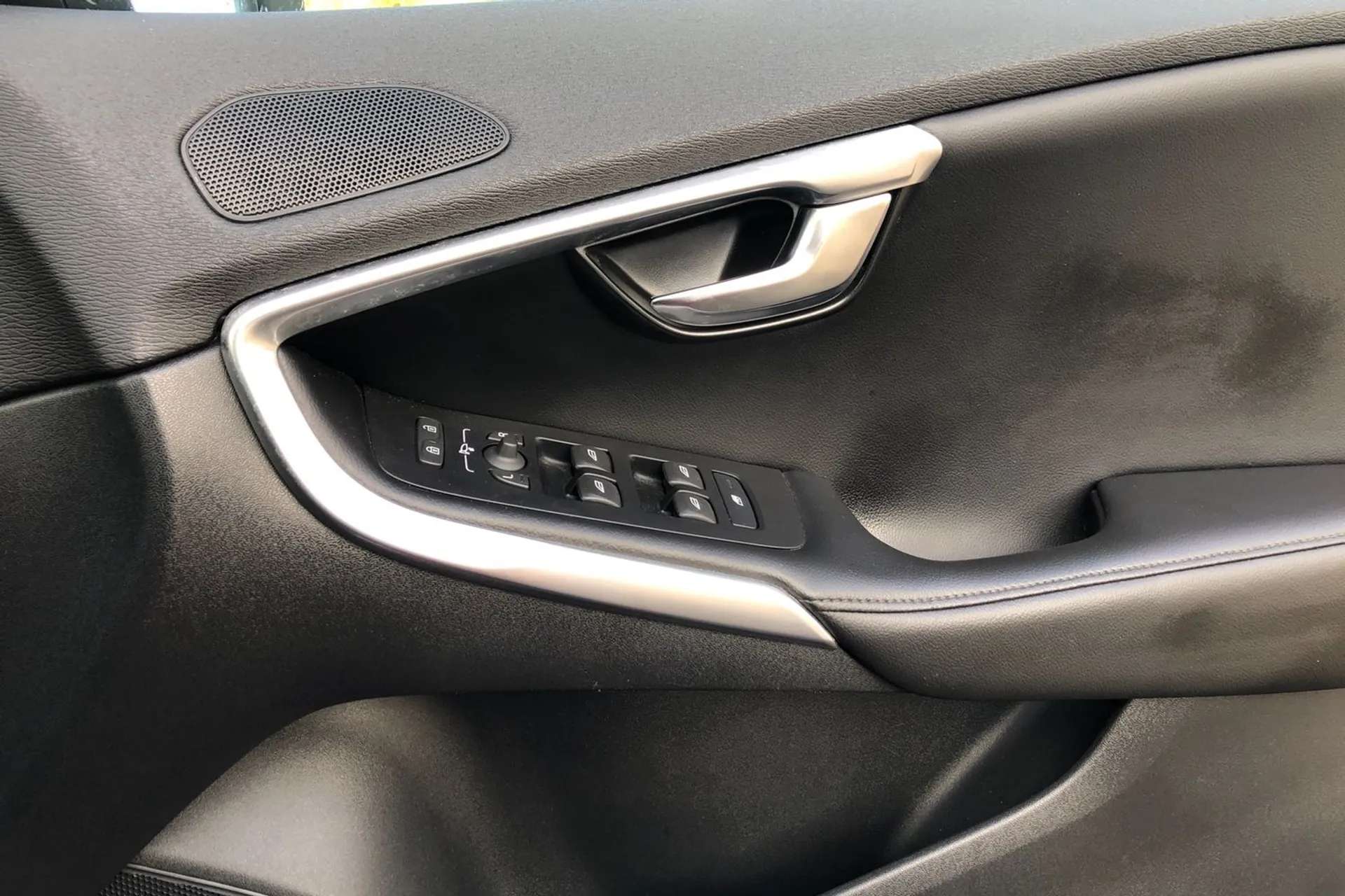 2018 VOLVO V40 2018 VOLVO V40