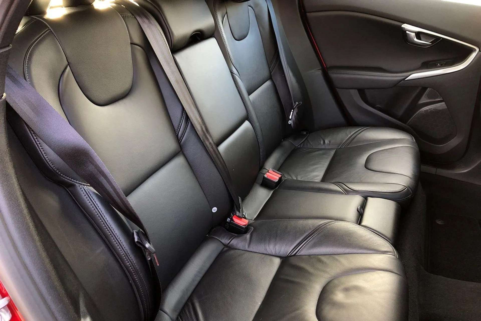 2018 VOLVO V40 2018 VOLVO V40