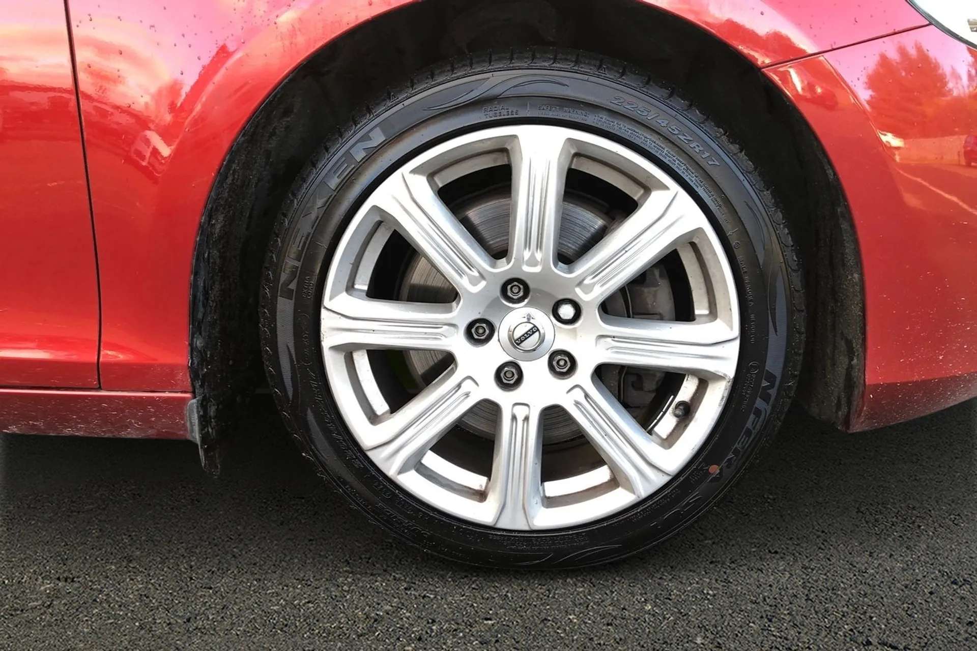 2018 VOLVO V40 2018 VOLVO V40