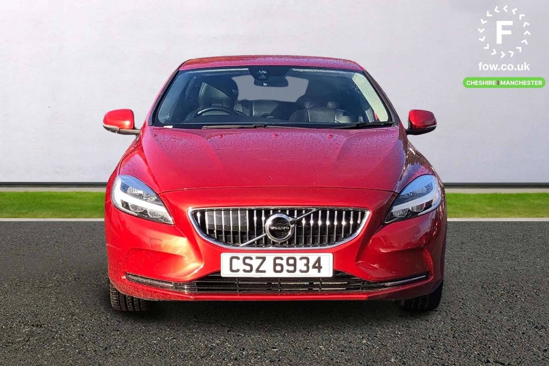 2018 VOLVO V40 2018 VOLVO V40